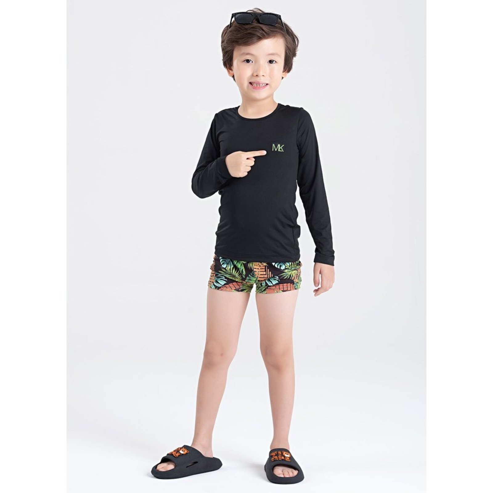 Conjunto Praia Menino Preto Camiseta Manga Longa e Sunga Folhagens