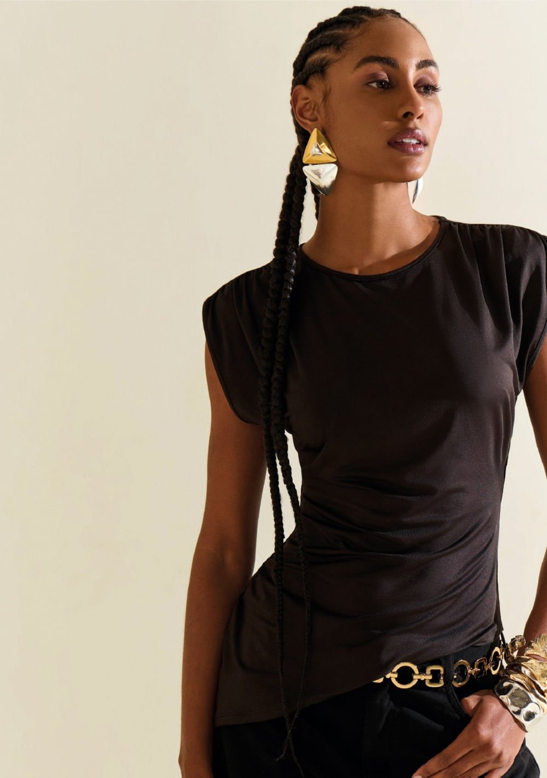 Blusa Morena Rosa Ajustada Decote Careca Manga Curta Cropped Preto