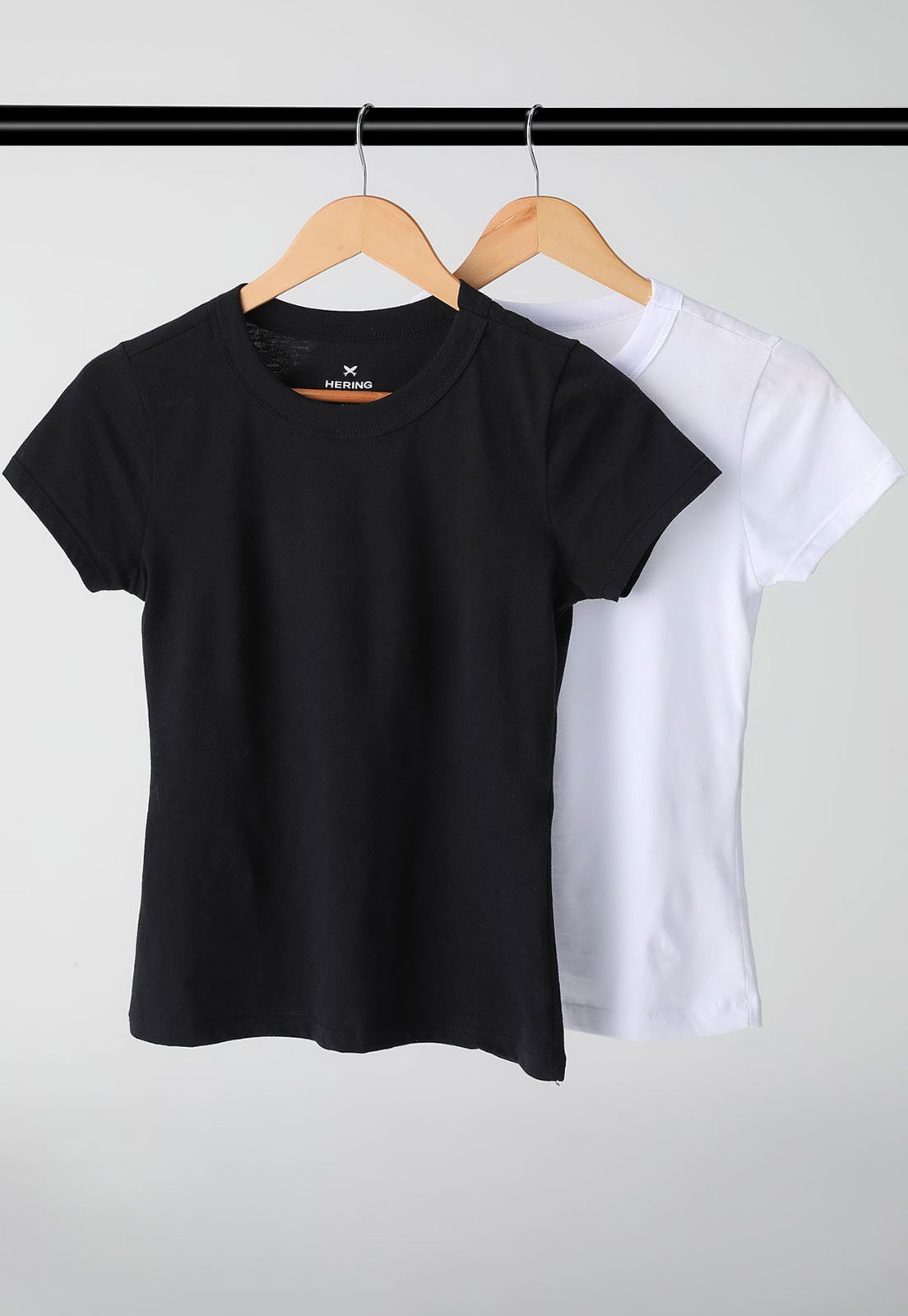 Kit 2pçs Blusa Hering Lisa Branca e Preta