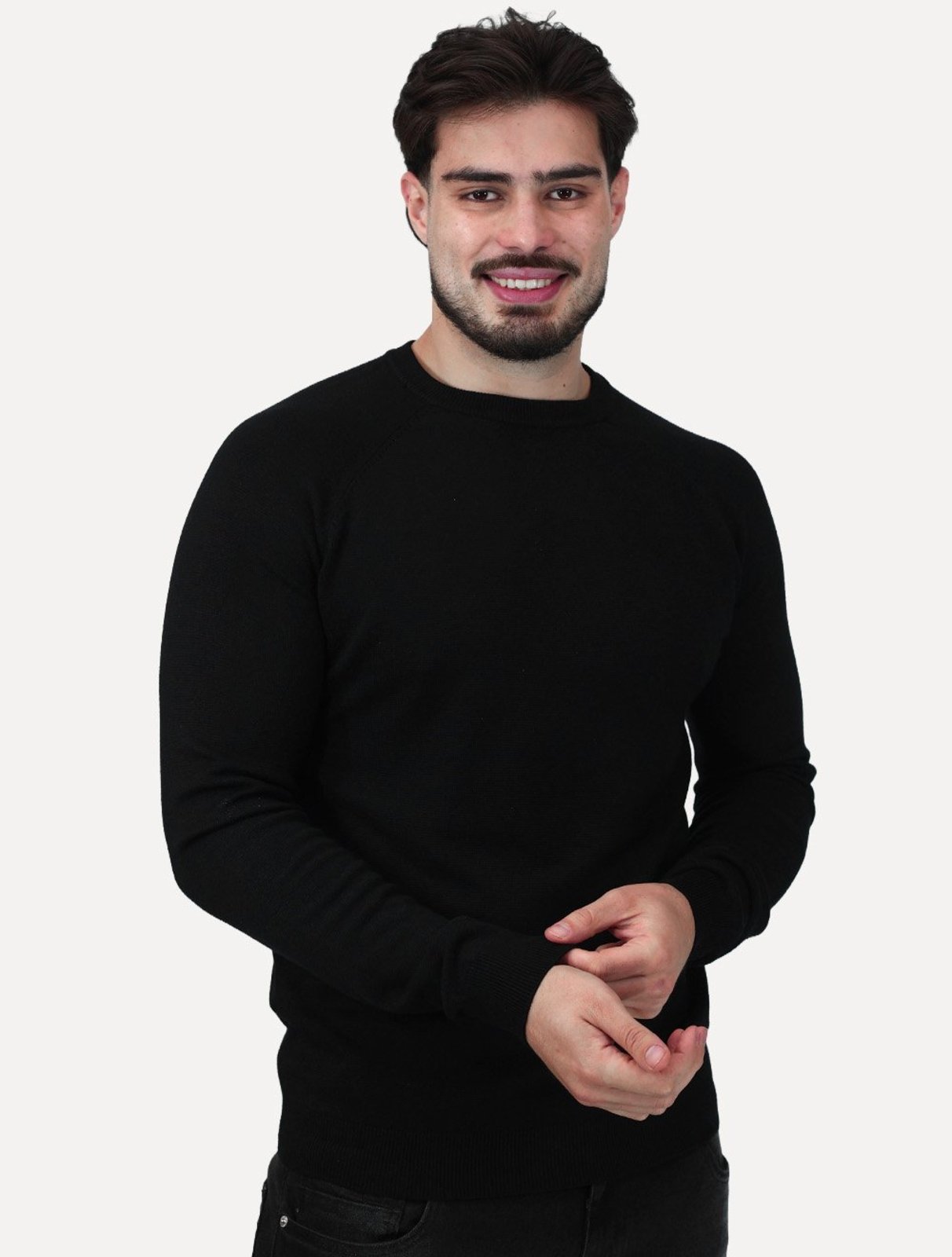 Tricô Dixen Manga Longa Raglan Gola Careca Preta