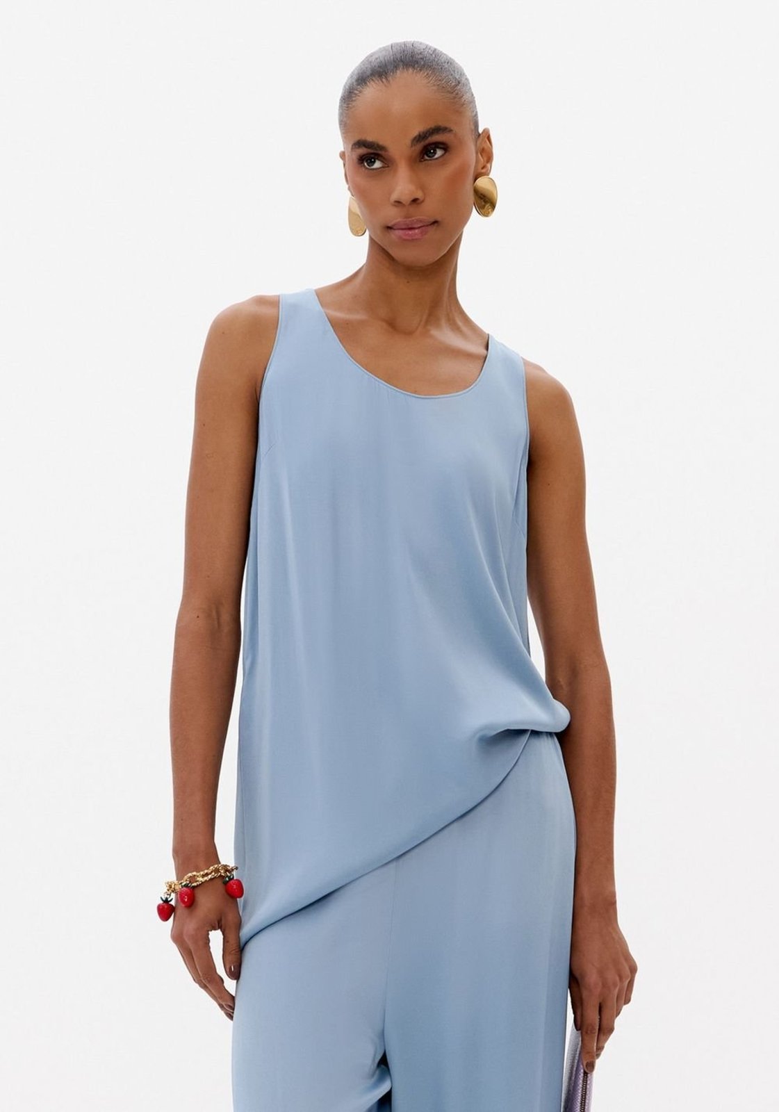 Blusa Sem Manga Acetinada Lança Perfume