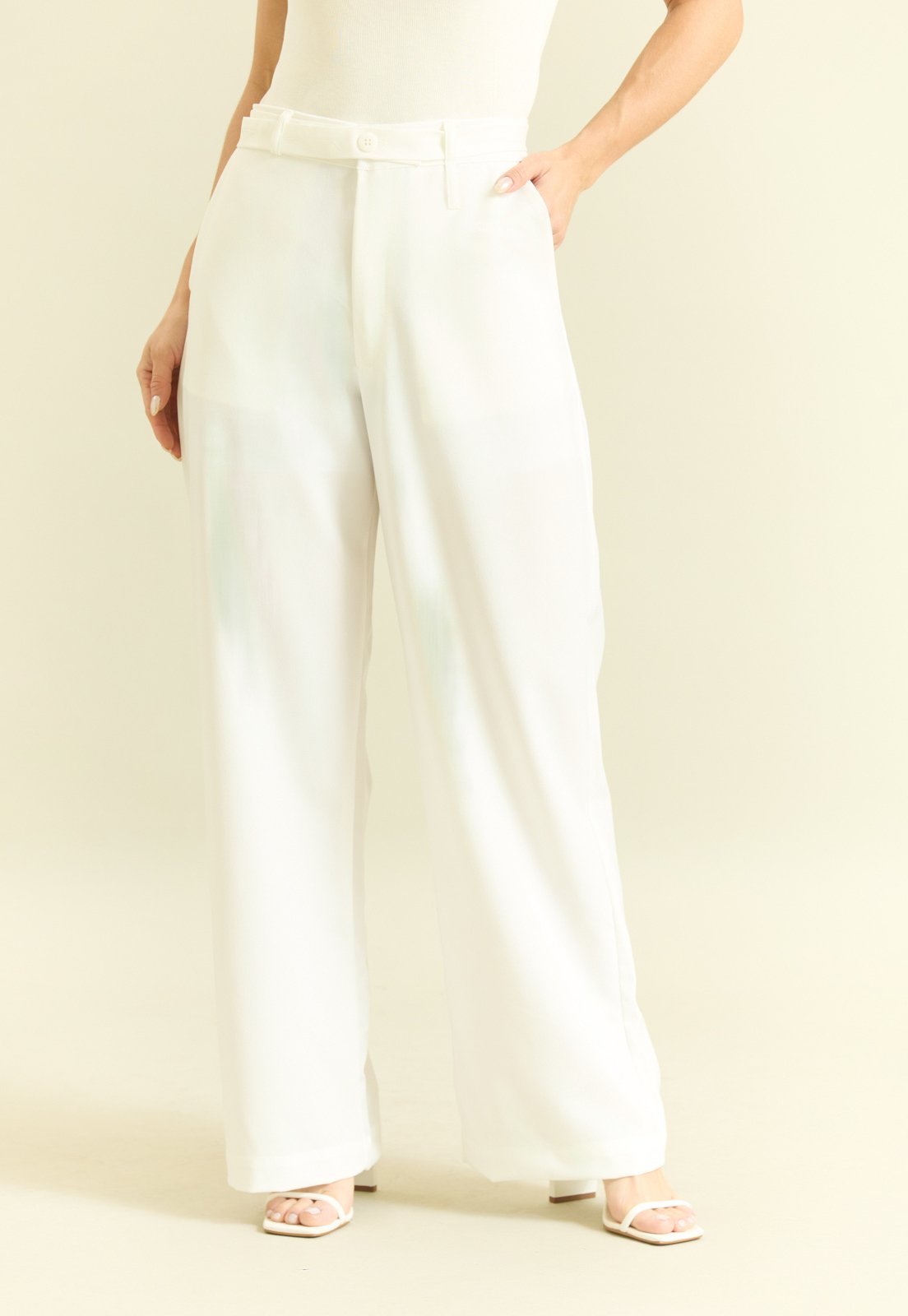 Calça Feminina Pantalona com Cinto em Poliéster Dialogo Off-white