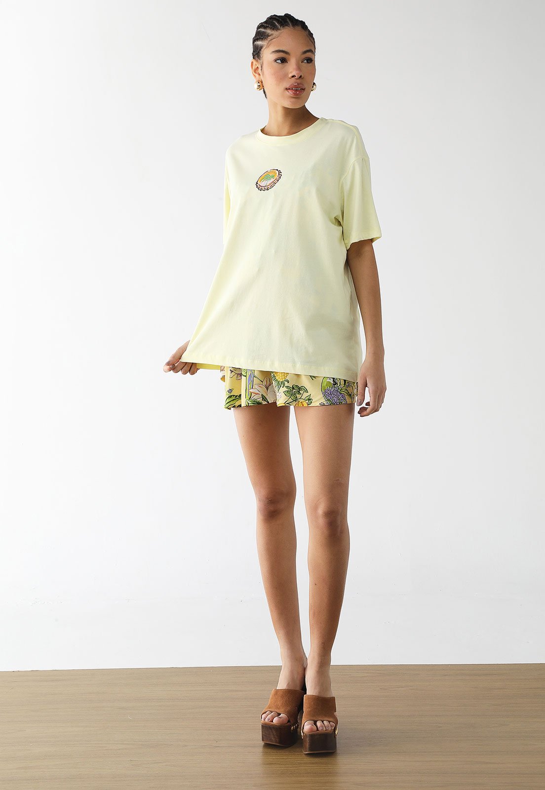 Vista 3 Camiseta Feminina FARM Estampa Coração Amarela amarelo FARM amarelo