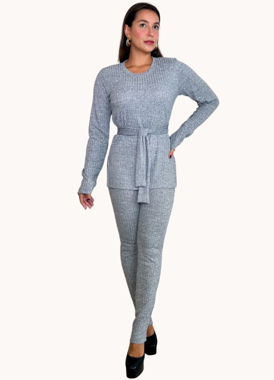 Conjunto Feminino Canelado Calça e Blusa Manga Longa Cinza