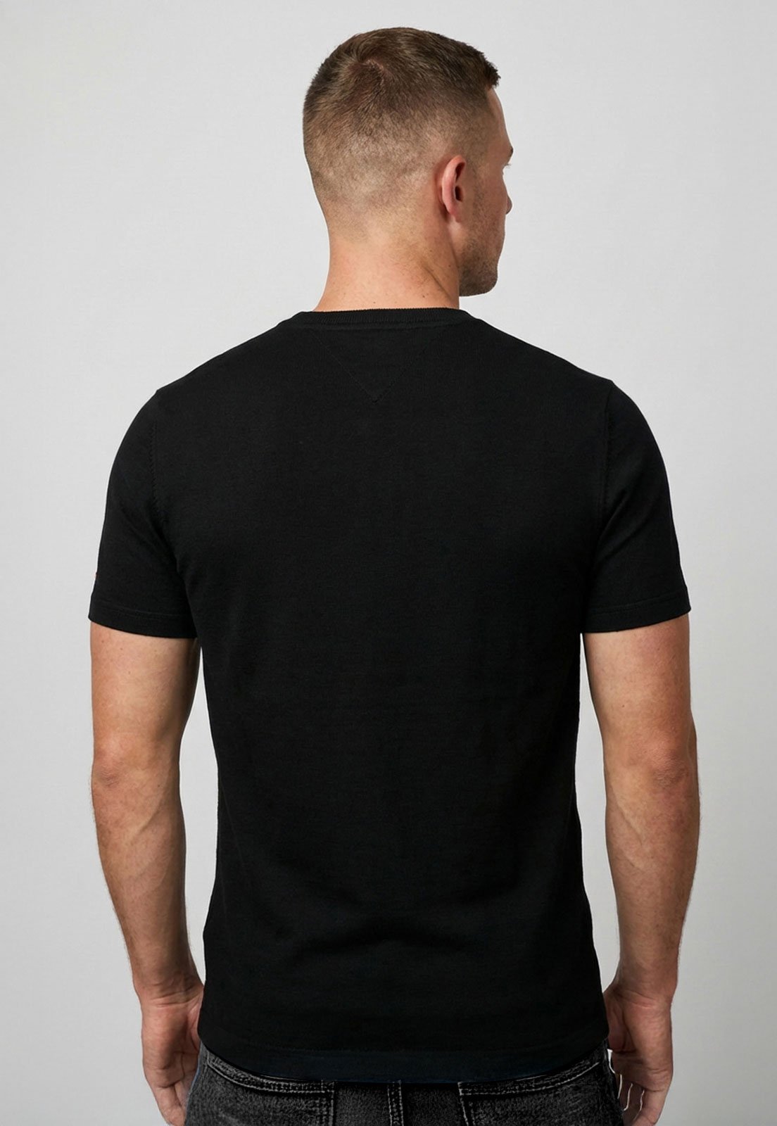 Vista 3 Camiseta Masculina Tommy Hilfiger Icon Gold Tee Preta preto gold Tommy Hilfiger preto gold