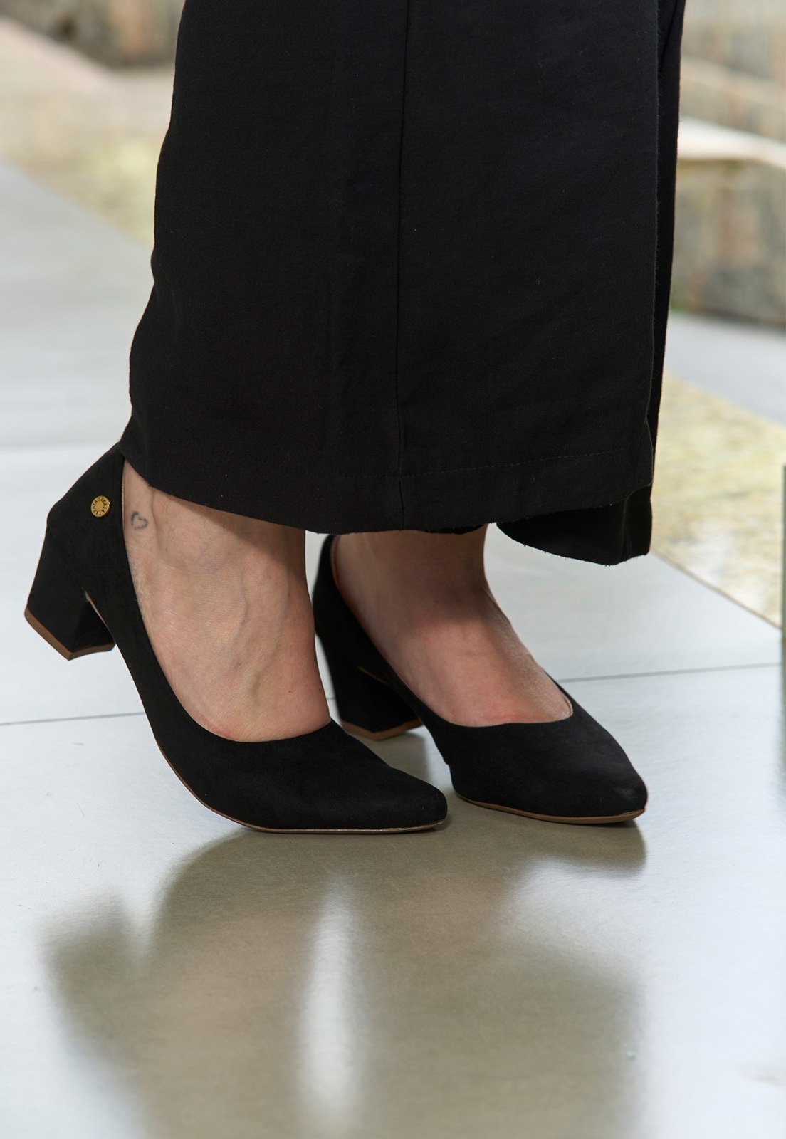 Scarpin Feminino Takata Salto Bloco Baixo Grosso Sapato Camurça Bico Fino Preto