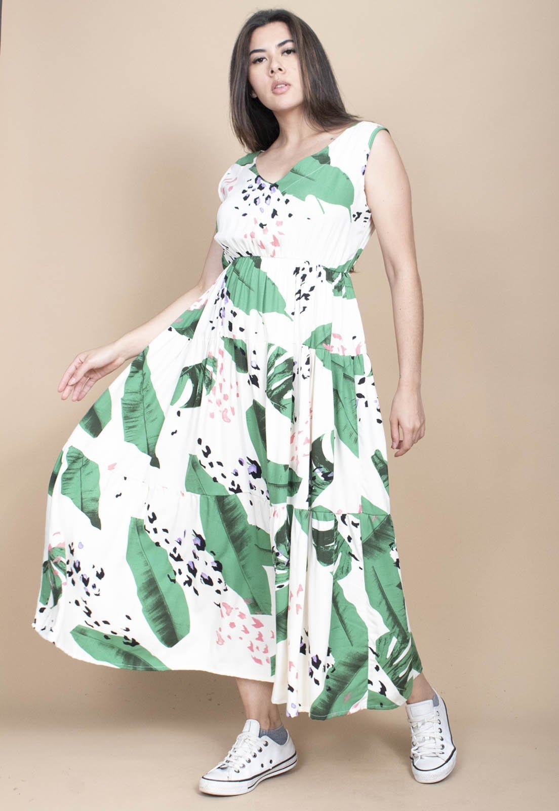 Vista 3 Vestido Cabanafree Regata Longo Peri Viscose Camadas Estampa Folhagem Poética Cabanafree estampado/preto/verde