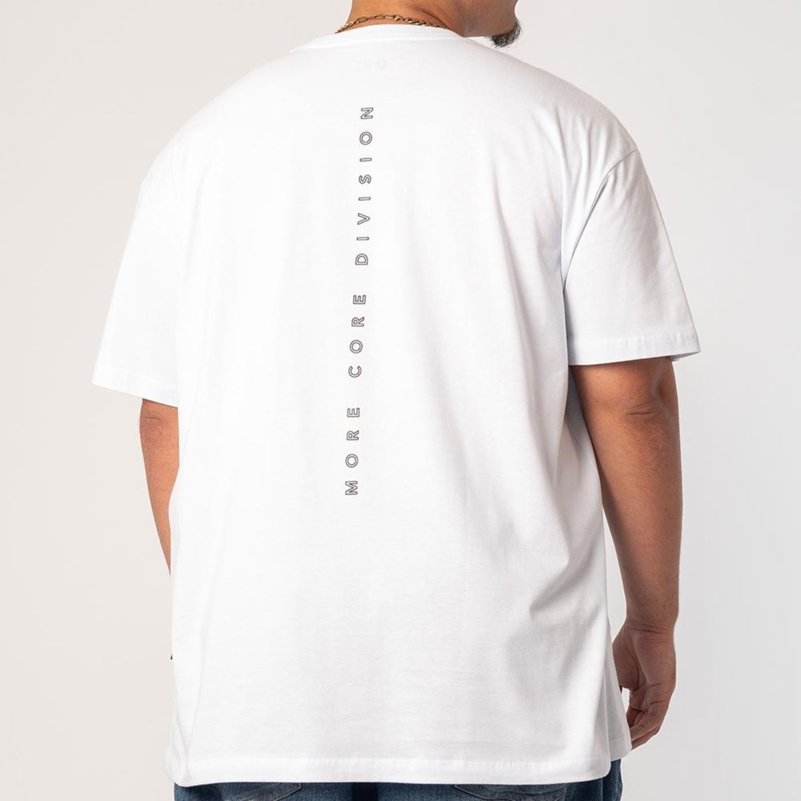 Vista 3 Camiseta MCD Oversized More Core Division Rel SM26 branco MCD branco