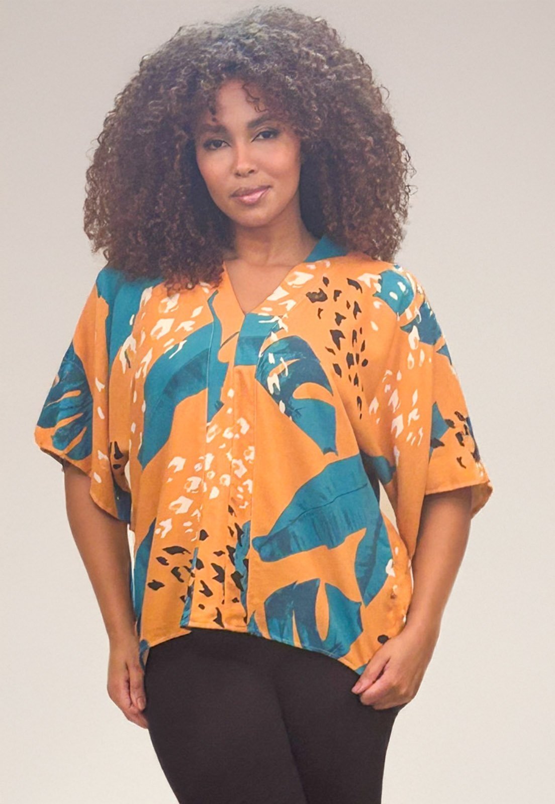 Blusa Cabanafree Gola V Manga Curta Estampa Aurora Botânica