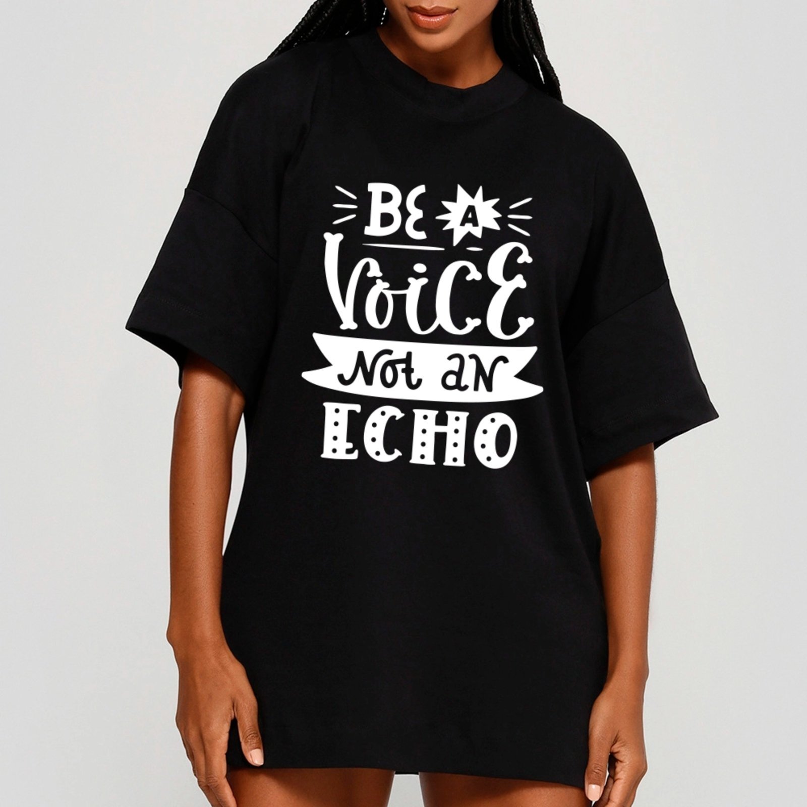 Camiseta Ousy Be a Voice Not an Echo Oversized Feminina Preto