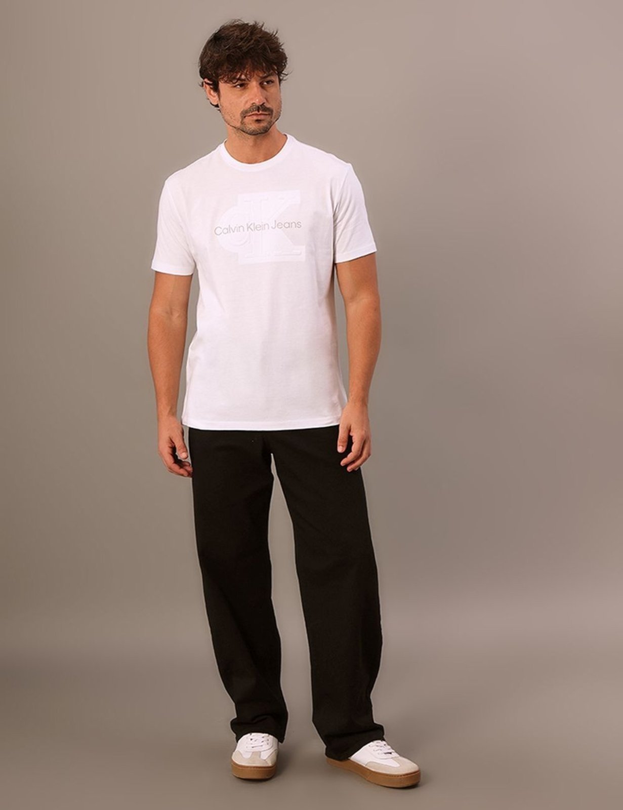 Camiseta Masculina Embossed Calvin Klein Jeans - Branco Calvin Klein Jeans