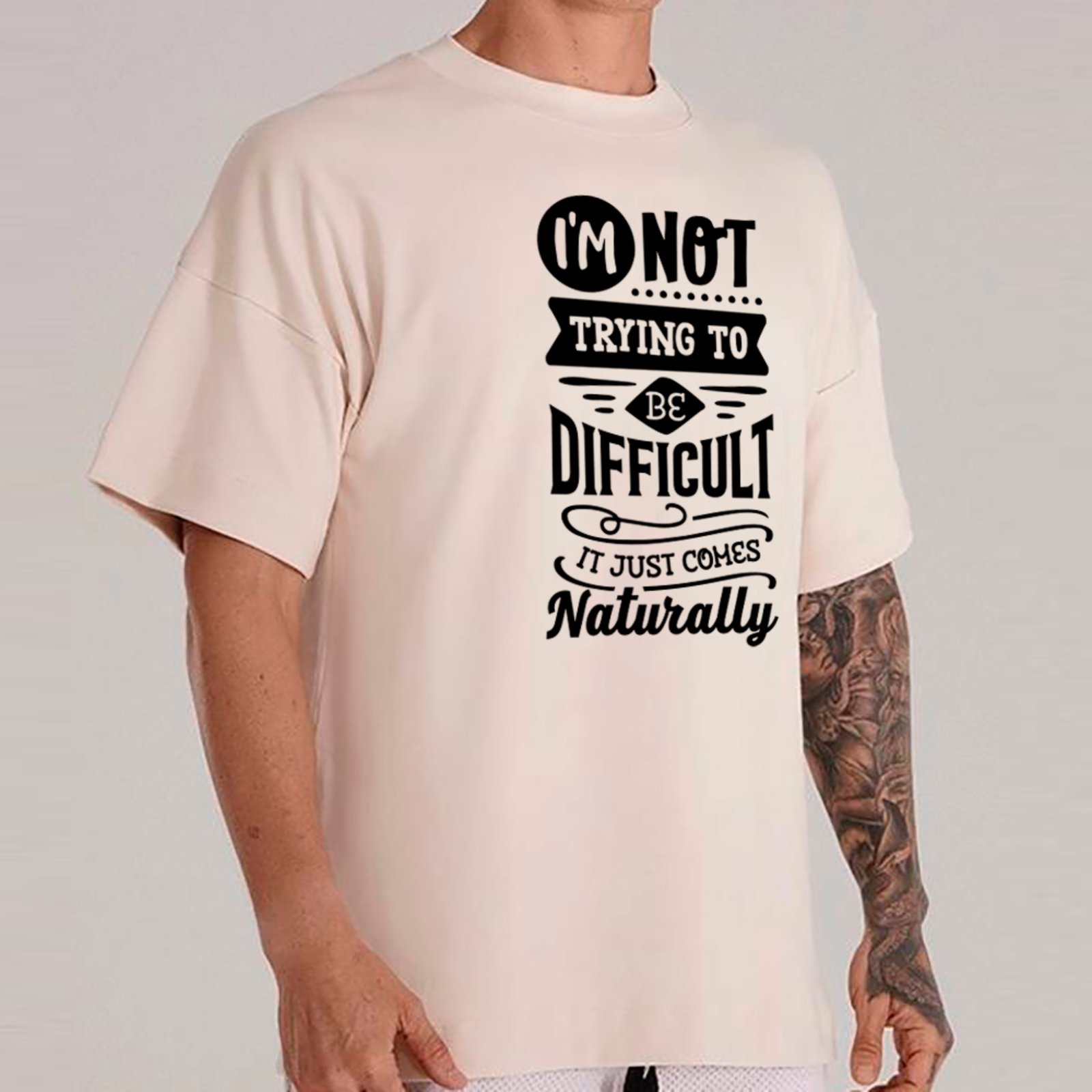 Vista 2 Camiseta Ousy Oversized Sarcasmo Difficult Naturally Unissex Off White off-white white ousy off-white white