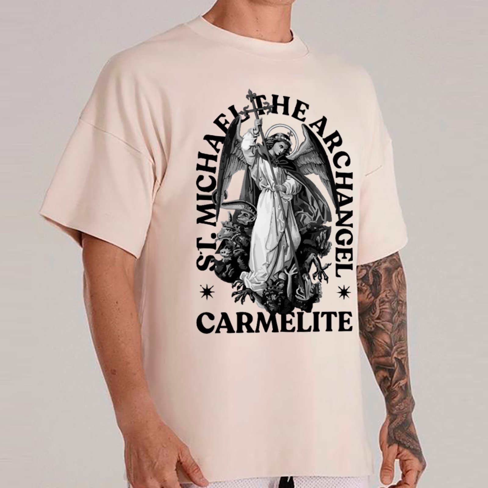 Vista 2 Camiseta Ousy Unissex St. Michael Arcanjo Guerreiro Visual Impactante Streetwear Oversized Off White off-white white ousy off-white white