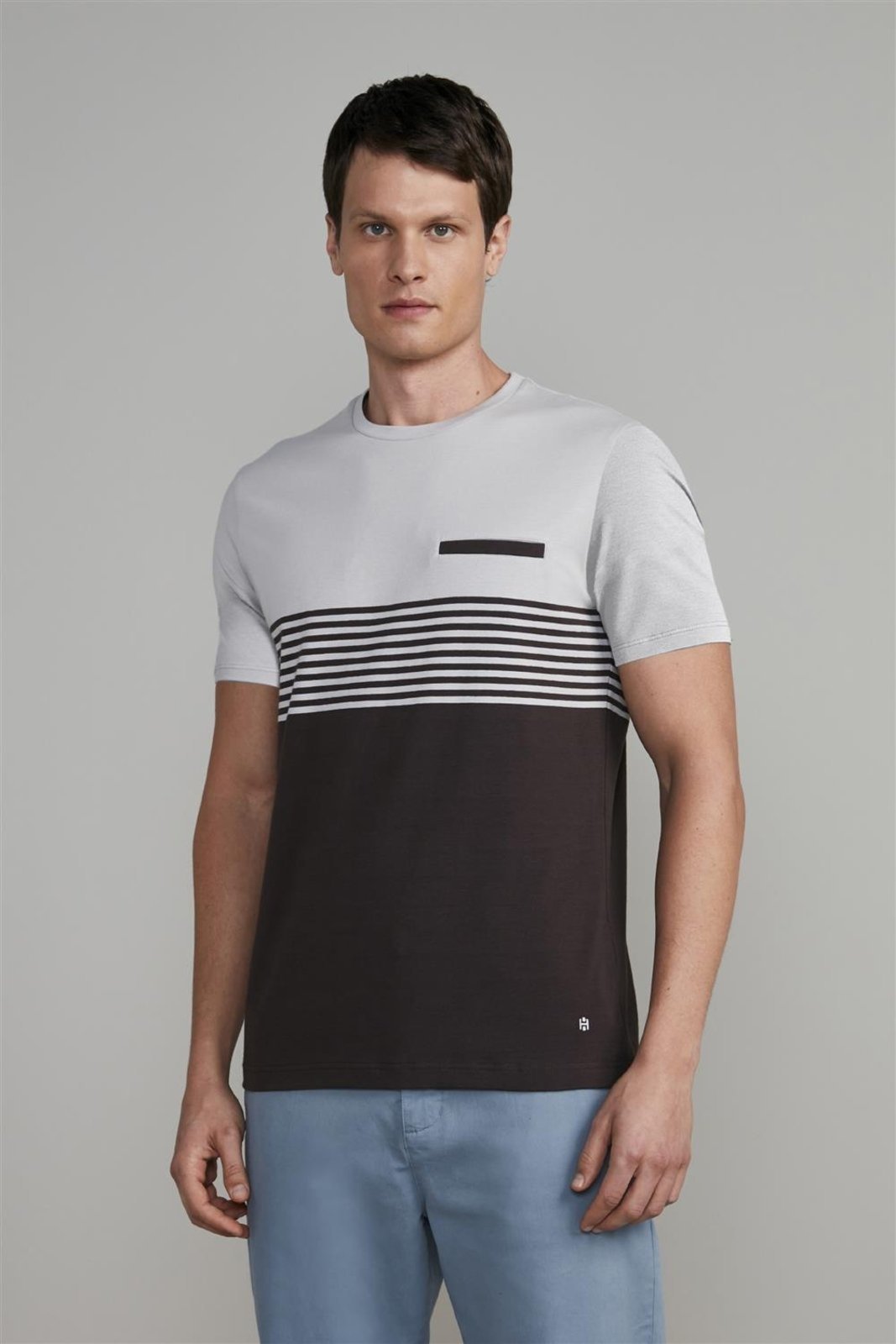 HIGHSTIL Camiseta Malha Slim Fit - Cinza / Marrom
