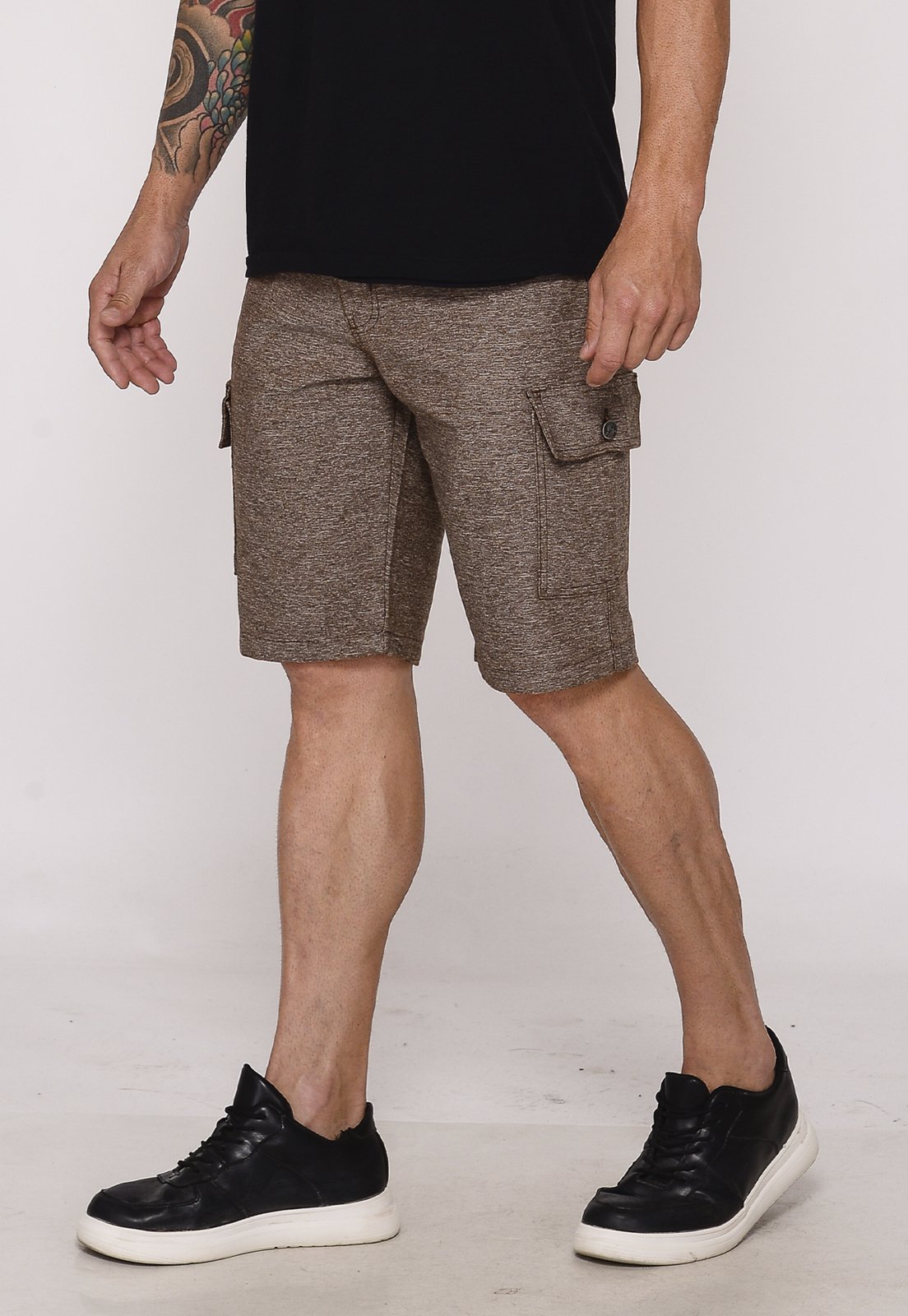 Bermuda Masculina Cargo Sarja Elástica Bolsos Laterais Casual Confortável Marrom