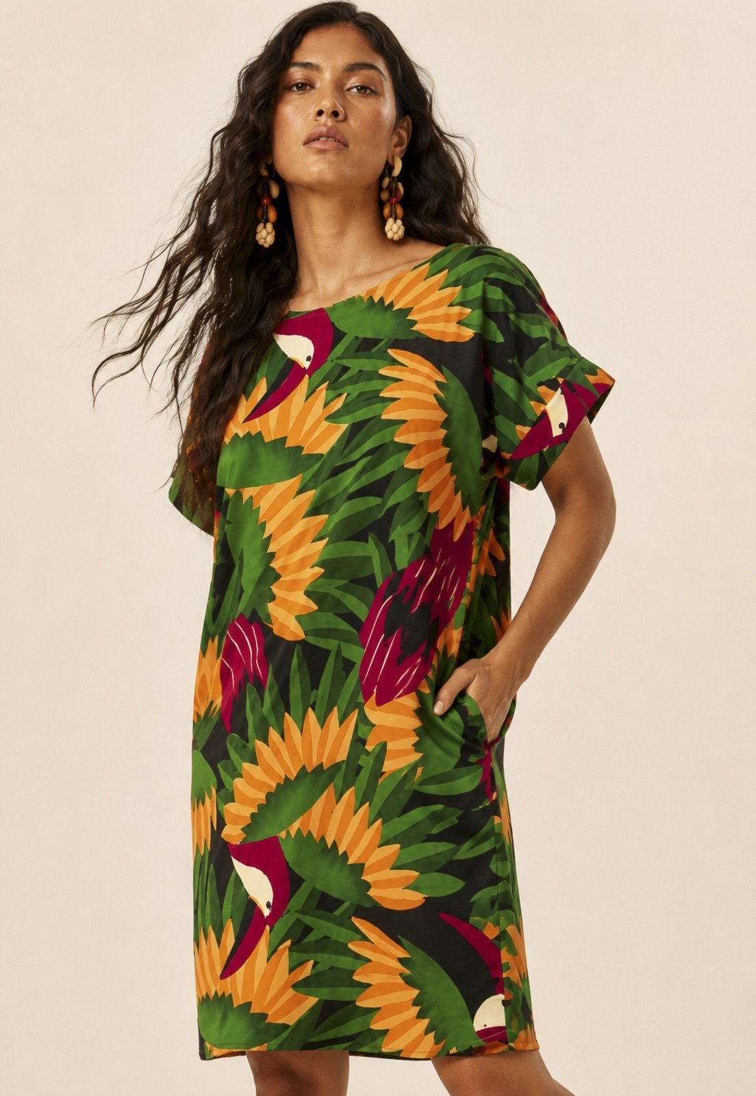 Vestido Curto Cabanafree Viscose com Bolso Estampa Festa dos Tucanos