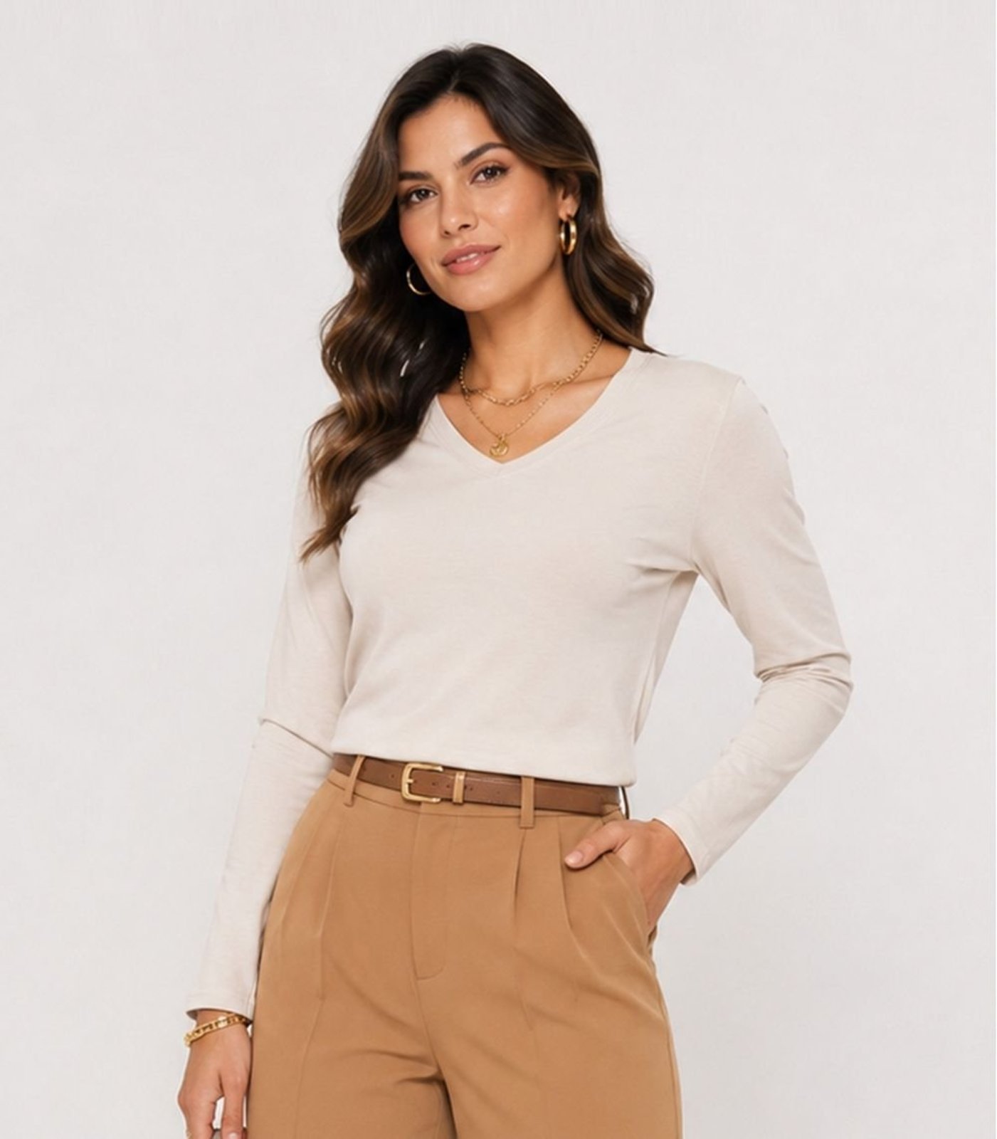 Blusa Feminina Manga Longa Decote V Infinita Cor Bege