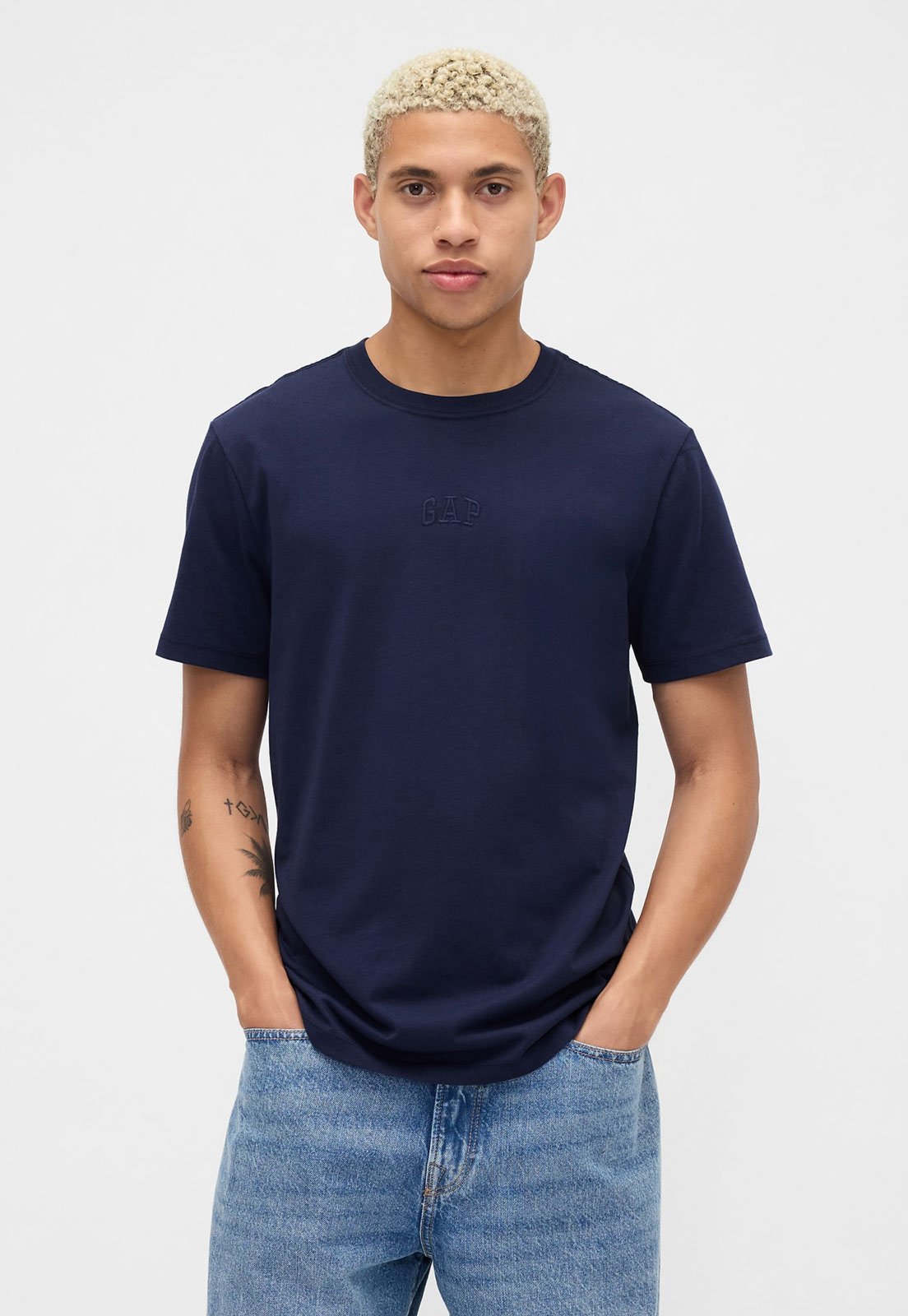 Camiseta Masculina GAP Logo Bordado Azul Marinho