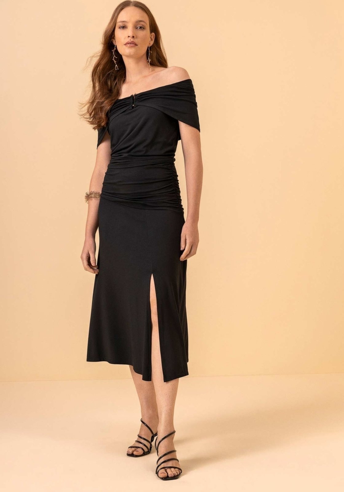 Blusa Ombro A Ombro Com Recorte E Enfeite Metalizado
