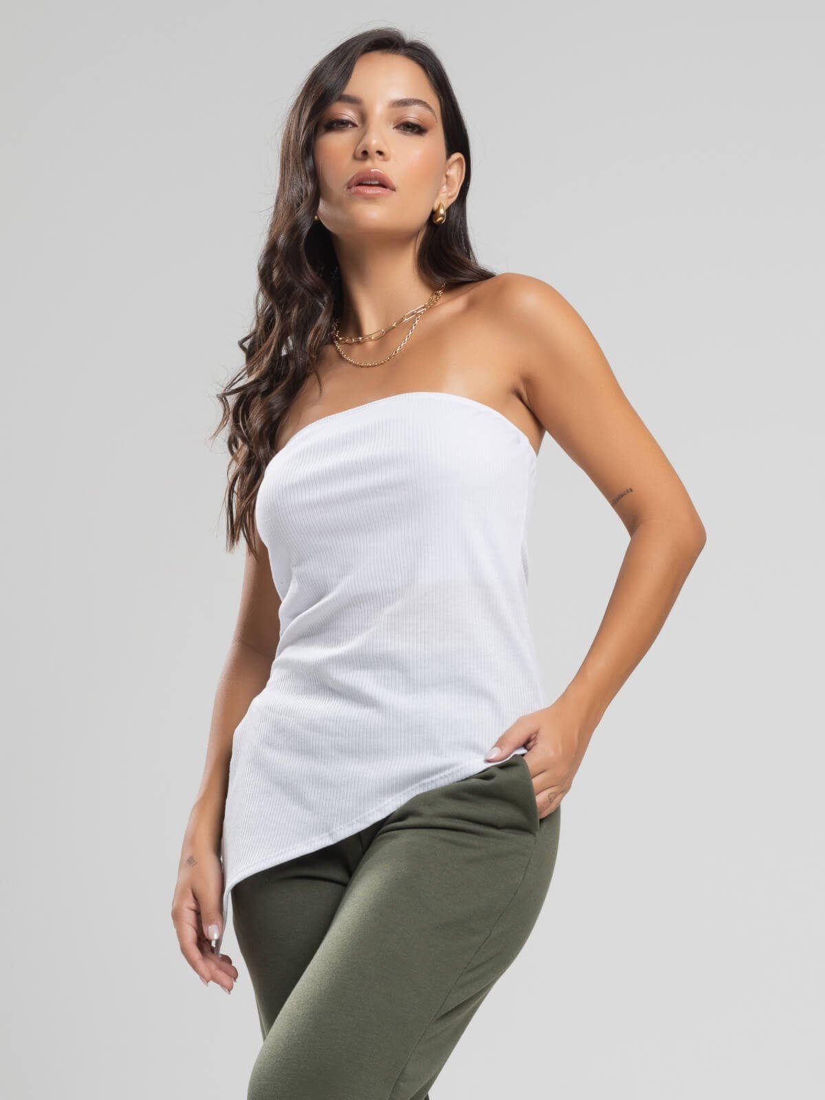 Blusa Tomara Que Caia Assimétrica Fenda Lateral Canelada Moda Casual Feminina Vicbela Branco