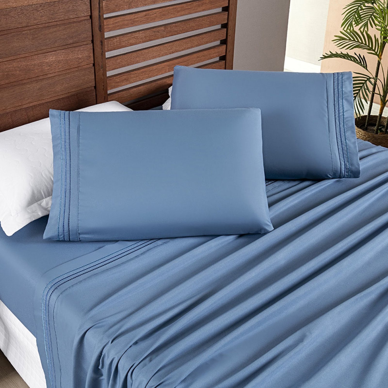 Jogo Cama Lençol Casa Scarpa Honore Queen Micro Percal 200 Fios c/ Detalhes Bordados 4 Peças - Azul Ice Blue
