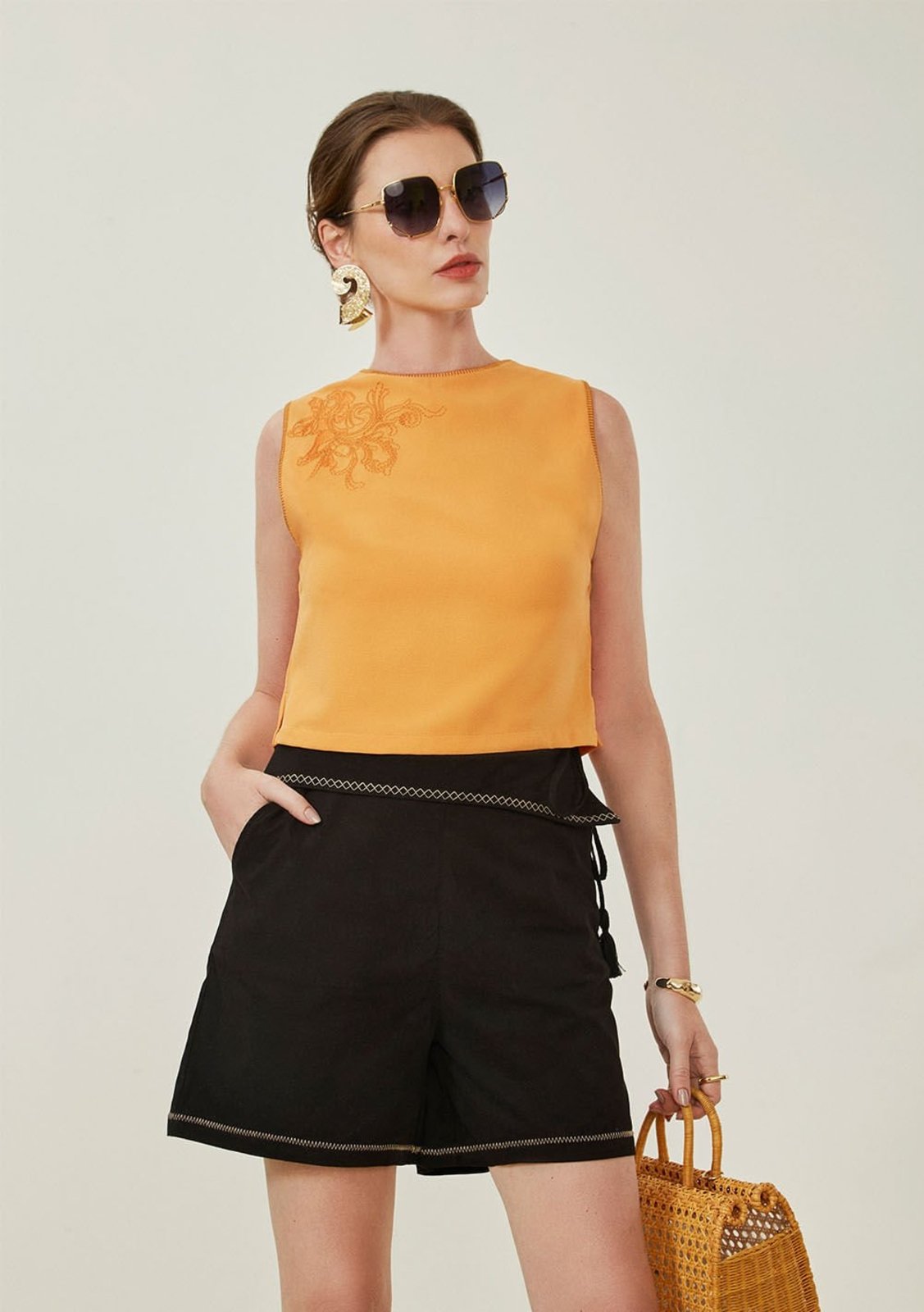 Shorts Maria Valentina Reto Alta Preto