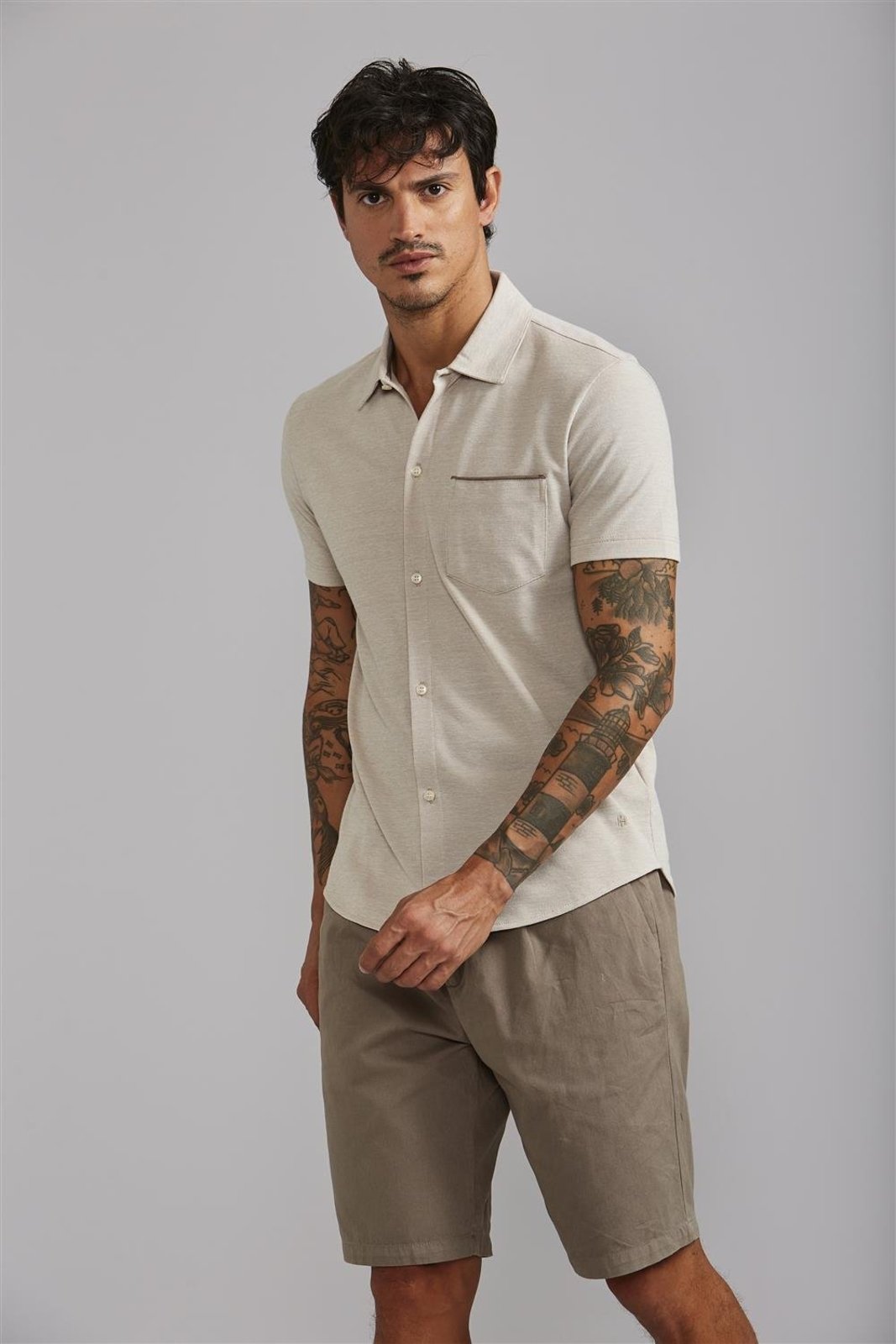 HIGHSTIL Camisa Manga Curta com Bolso Lisa Piquet Slim Fit - Marrom Craft