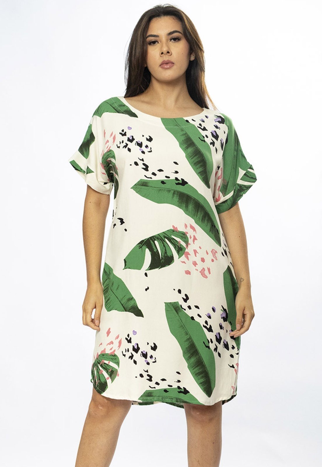 Vista 2 Vestido Curto Cabanafree Viscose com Bolso Estampa Folhagem Poética estampado/preto/verde Cabanafree estampado/preto/verde