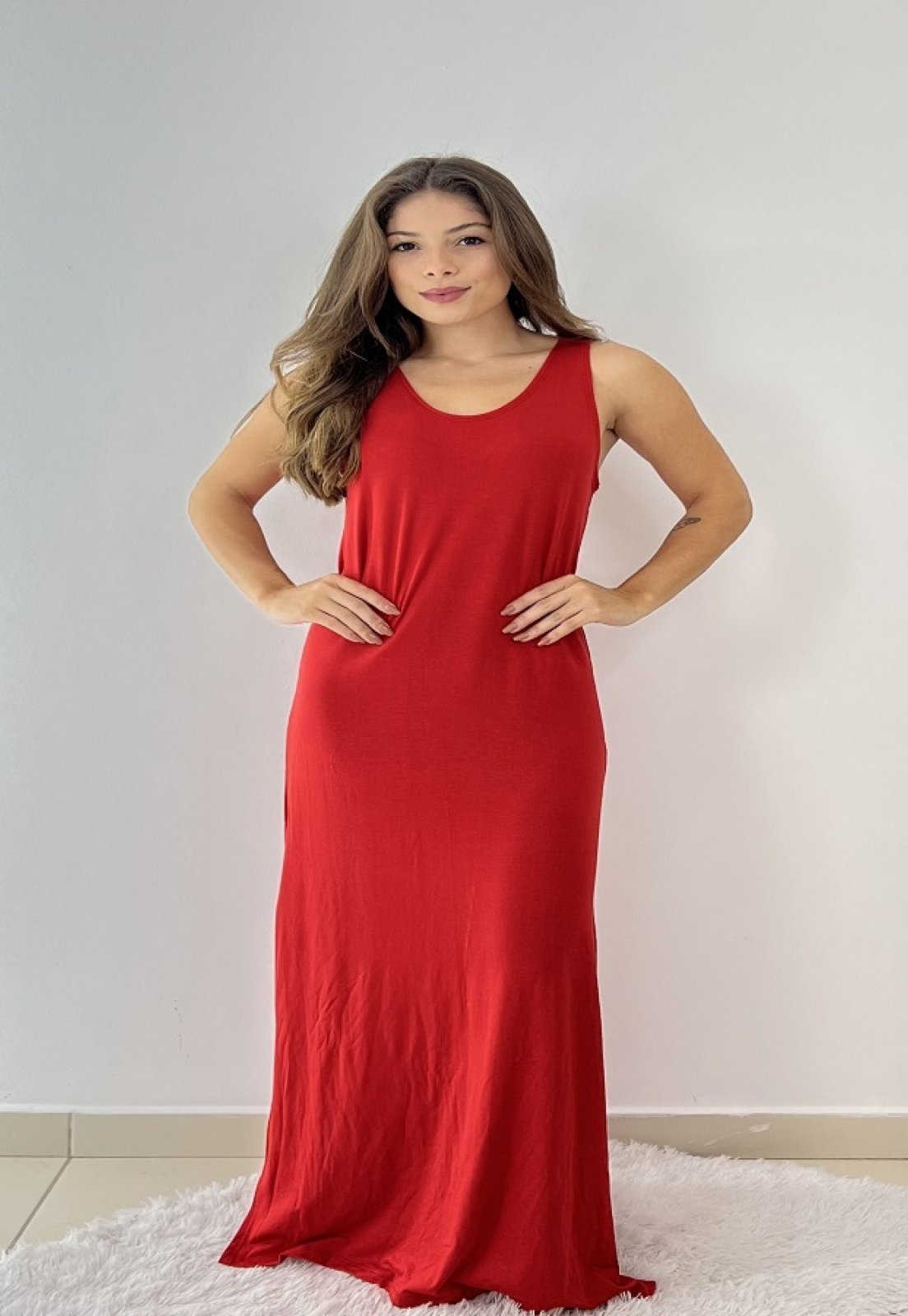Vista 3 Vestido Longo Sem Manga Com Fenda Lateral Vermelho St Madame preto St Madame preto