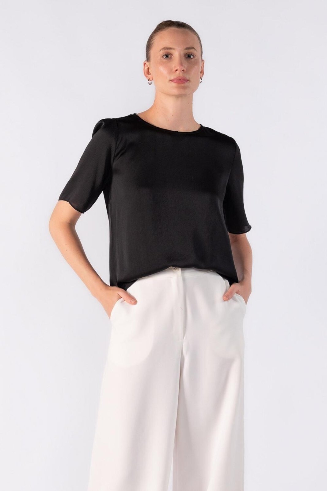Blusa bata em crepe actinado meia manga Preto