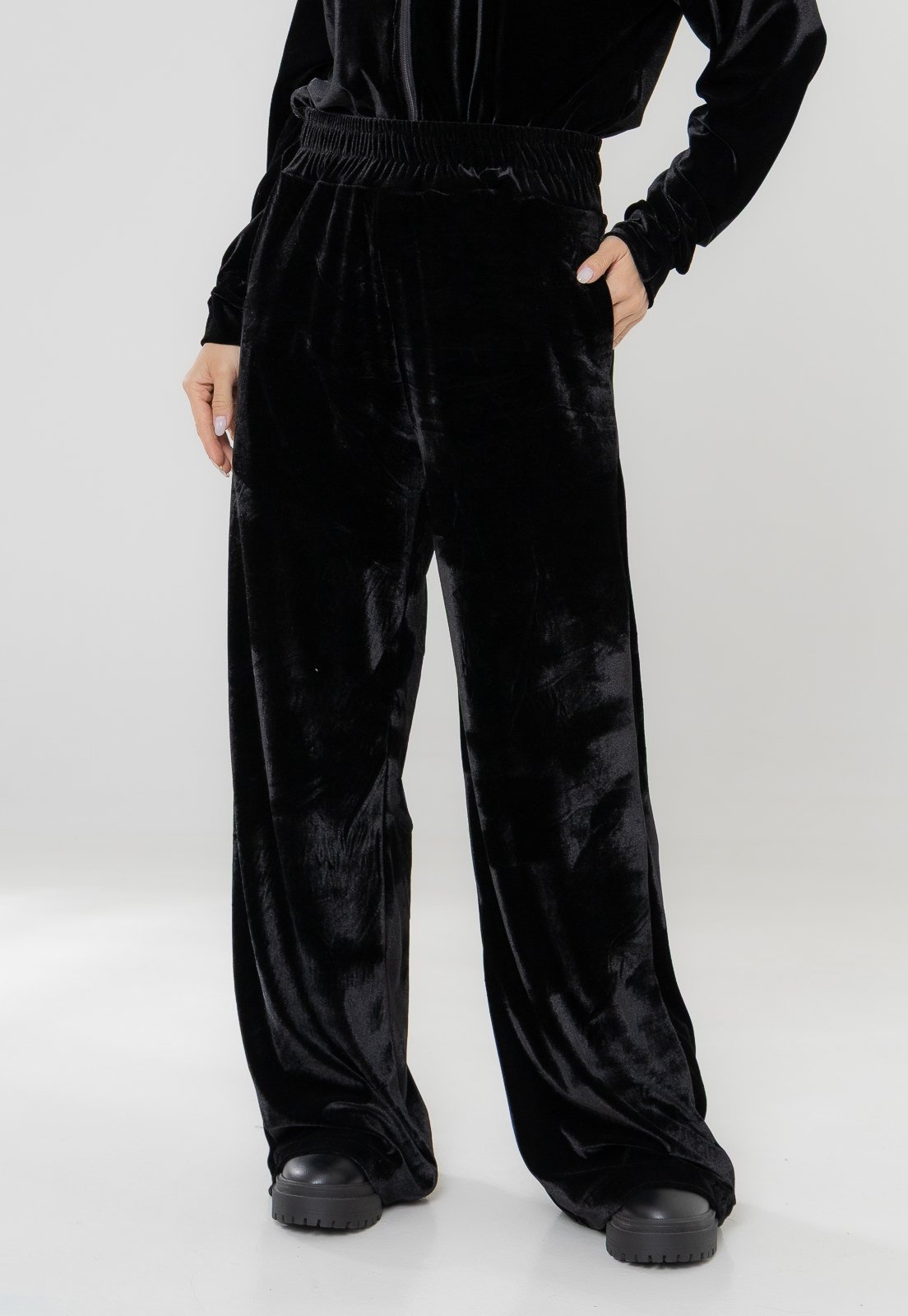 Calça Aura Edna Veludo Pantalona Preto