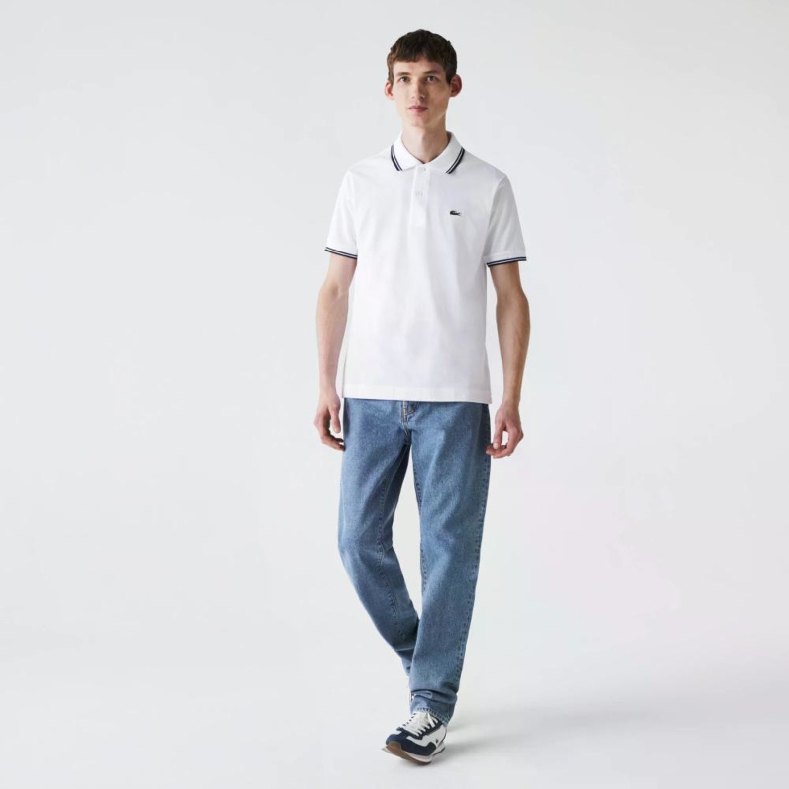 Polo masculina Lacoste classic fit em piqué de algodão com detalhes listrados Branco