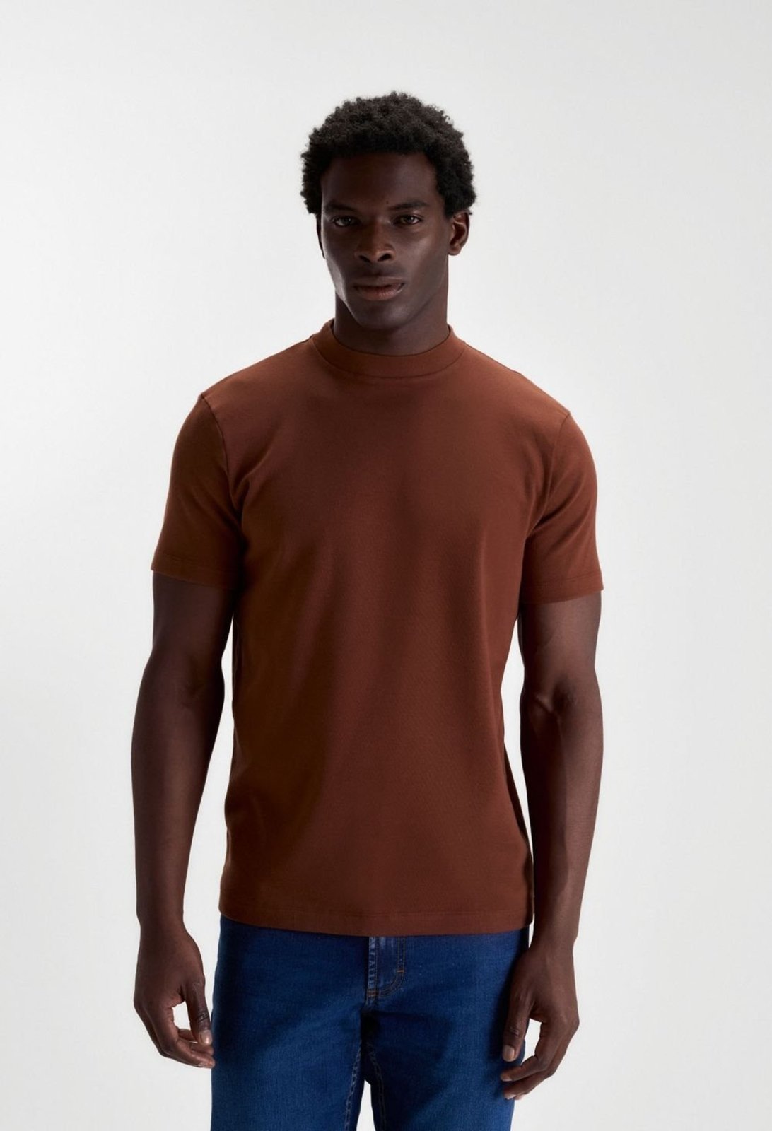 CAMISETA DOCTHOS SLIM MANGA CURTA GOLA ALTA Camiseta Manga Curta Docthos Slim Gola Alta 002 Marrom Gg