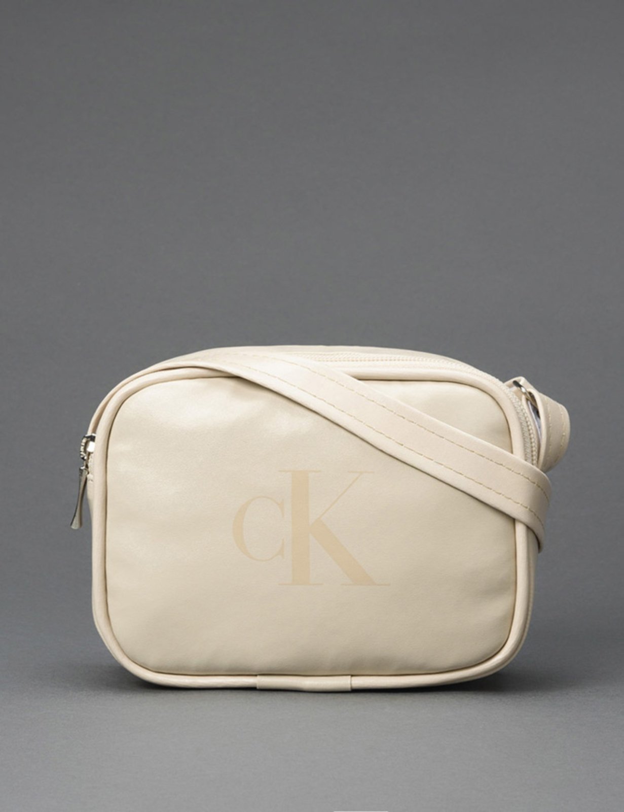Vista 2 Infantil - Bolsa Menina Câmera Bag Calvin Klein Jeans - Areia Calvin Klein Jeans nude