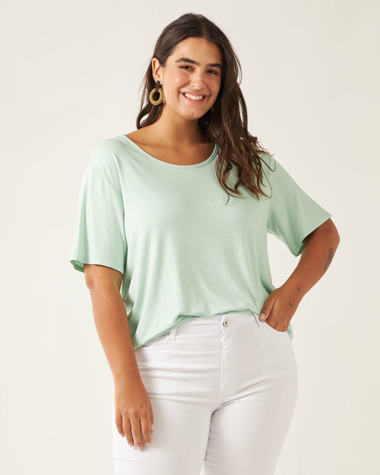Blusa Básica Feminina Plus Size Decote Redondo Em Viscolinho Stretch
