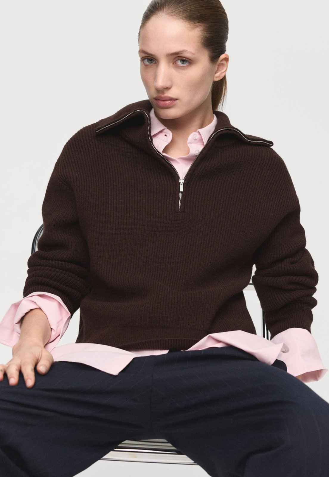Suéter Feminino Mango Gola Alta Zíper Marrom Escuro