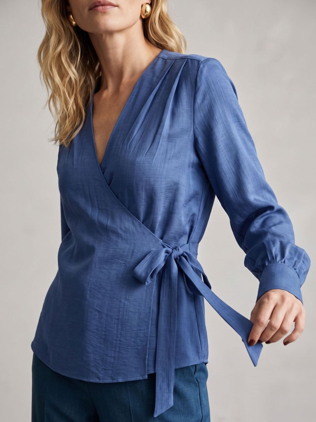 Blusa Social Feminina Manga Longa Transpassada Viscose Azul