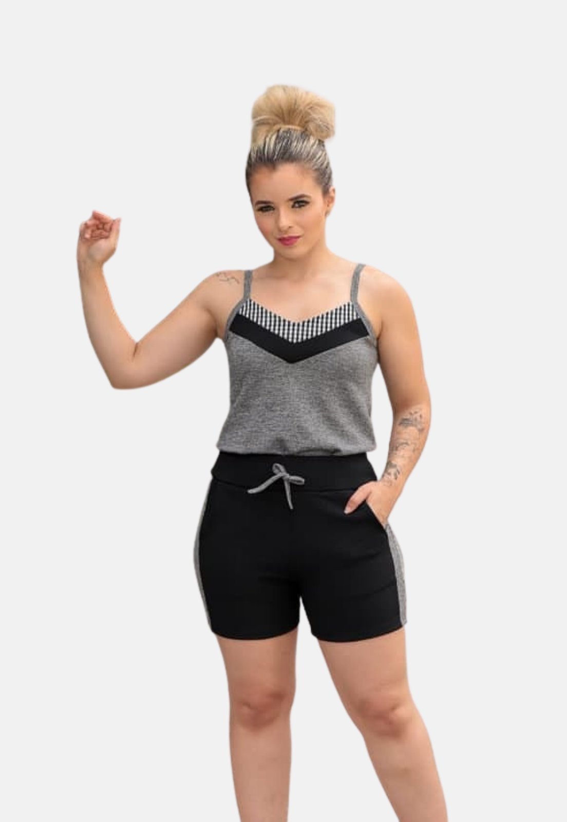 Conjunto Feminino Blusinha Summer Body Regata E Shorts Cinza Xadrez