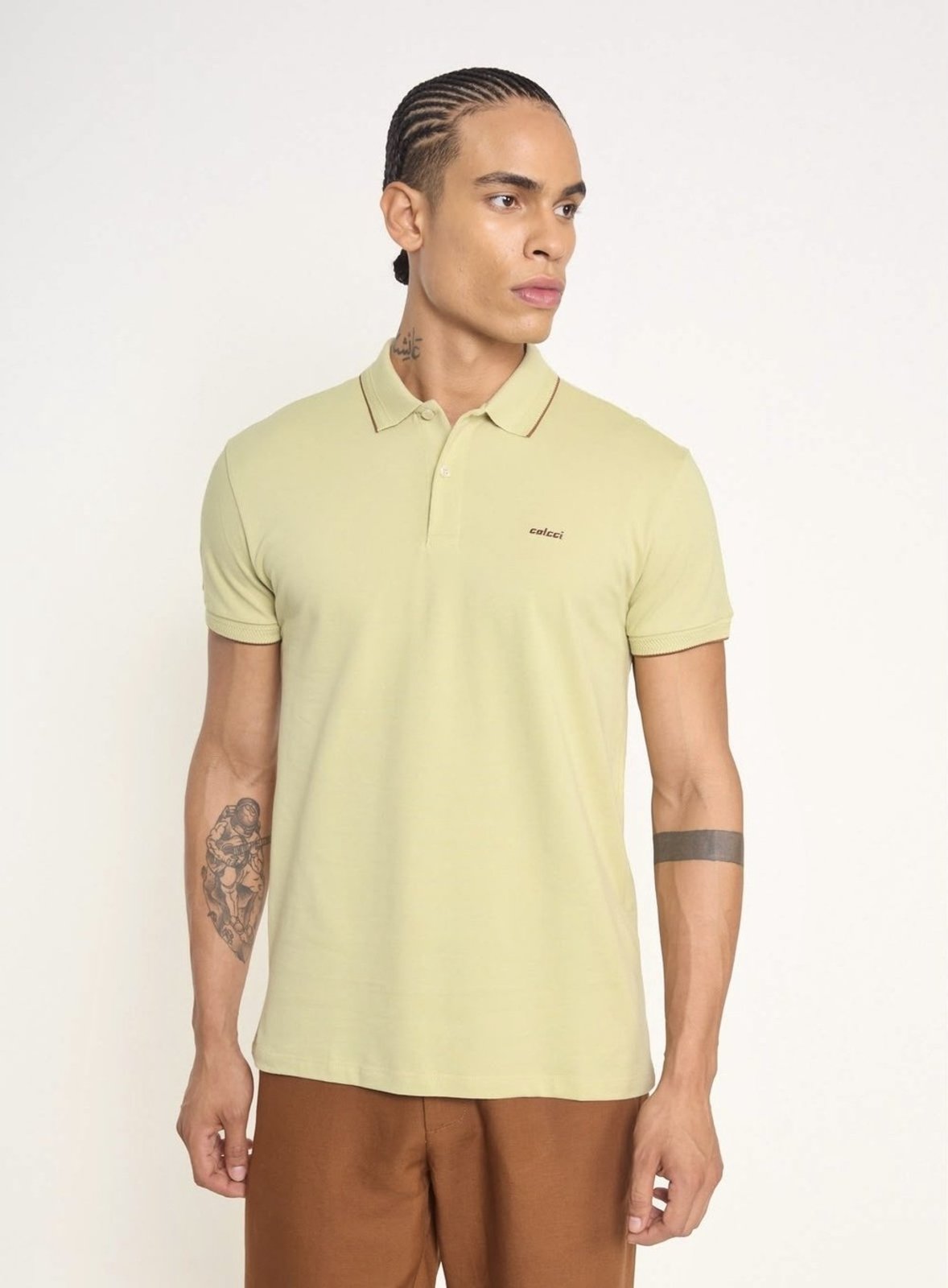 Polo Masculina com Frisos Contrastantes Colcci Bege Aruna Verde