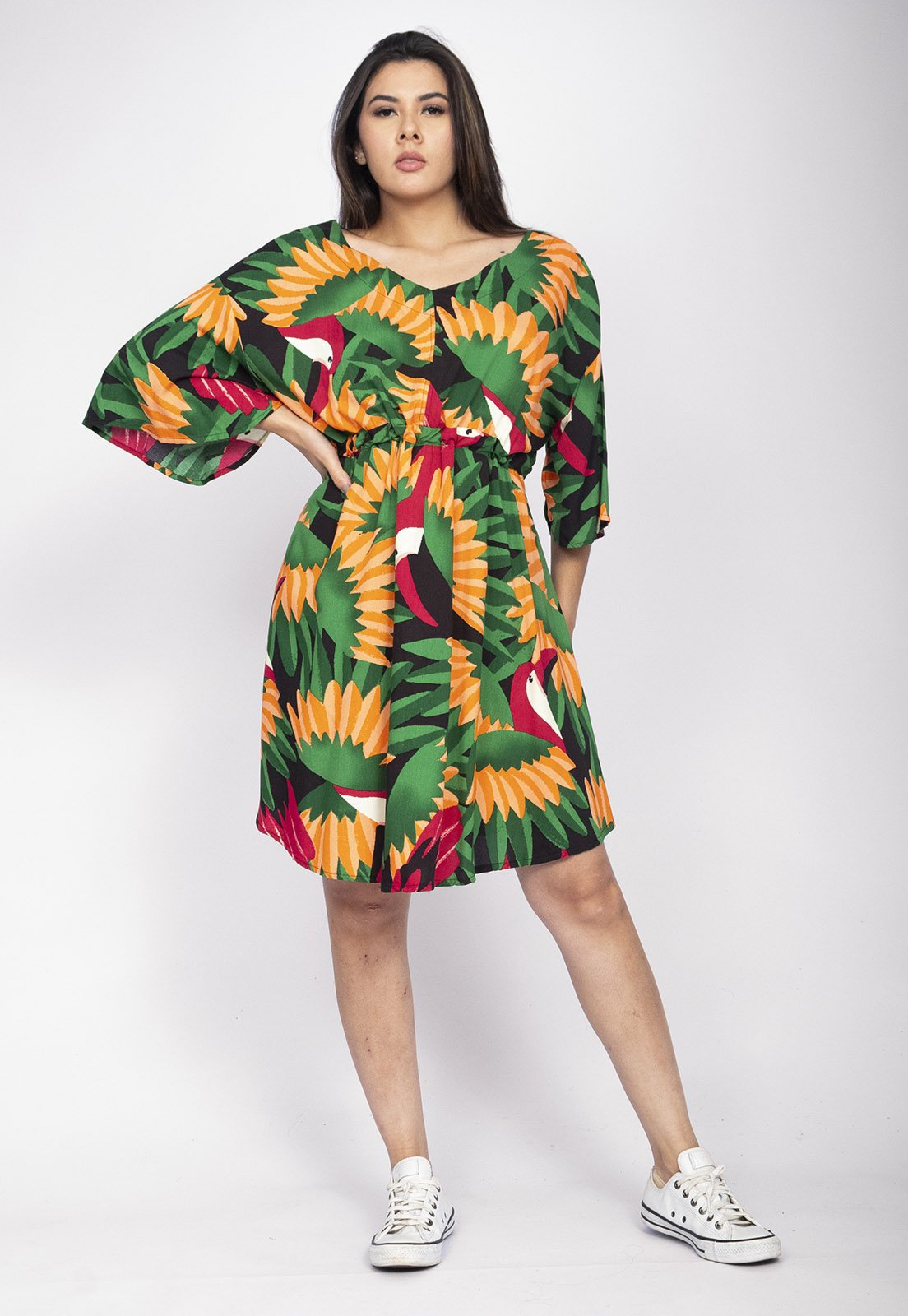 Vestido Curto CabanaFree Caaxixá Viscose com Cordão na Cintura Estampa Festas dos Tucanos