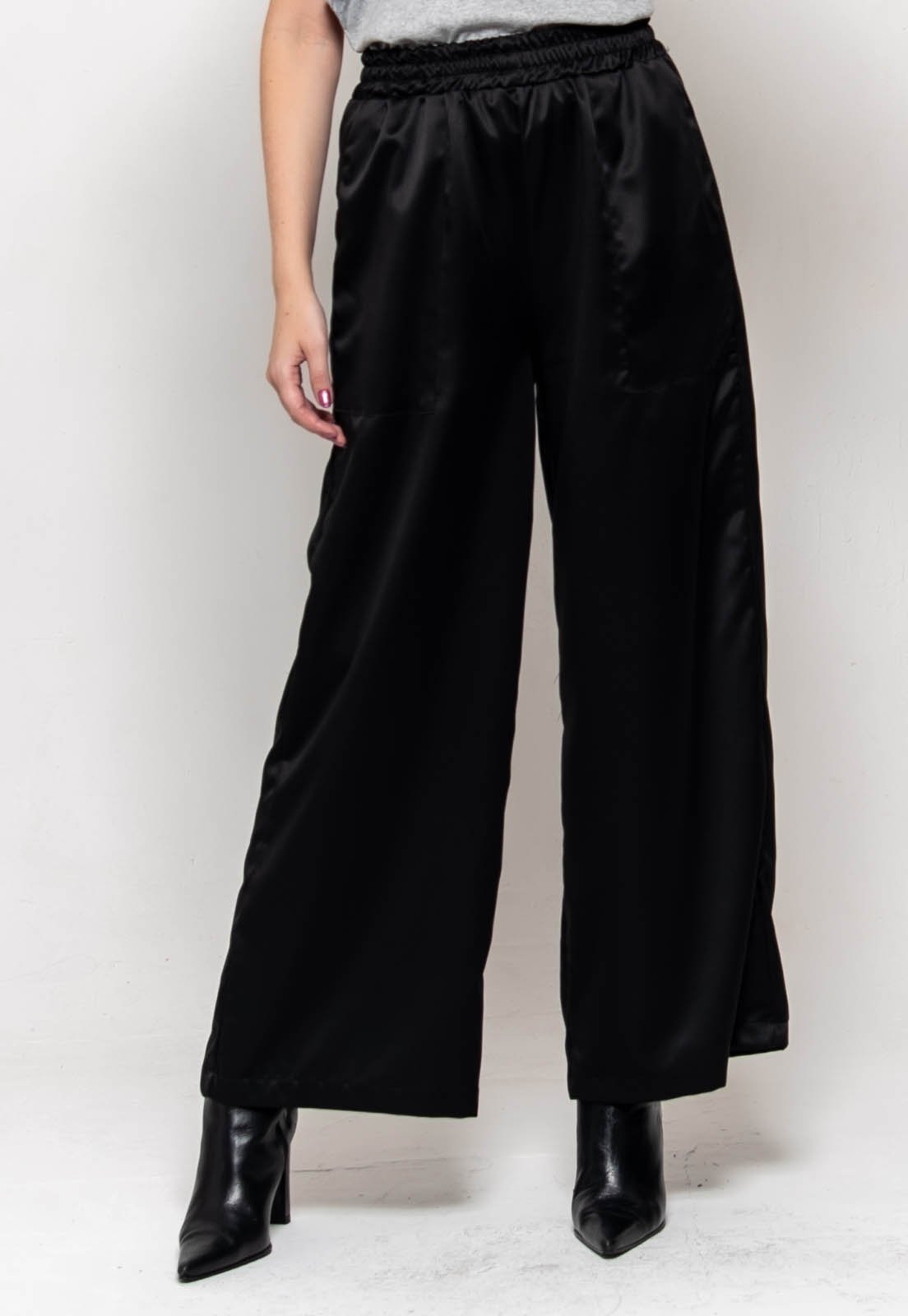 Calça Bisô Pantalona Lisa Preta - Preta