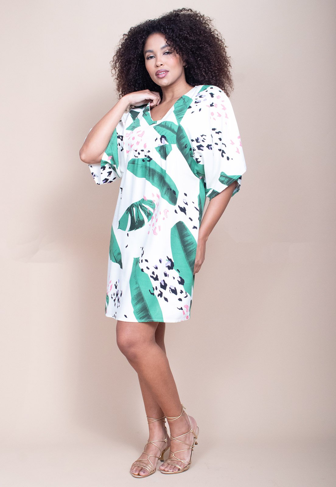 Vista 3 Vestido Curto Cabana Free Pequi Viscose Estampa Folhagem Poética Cabanafree branco/estampado Cabanafree branco/estampado