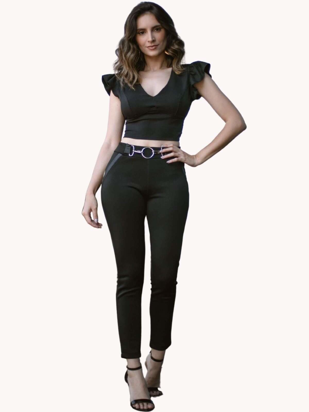 CALÇA COM DETALHE CIRRE E FIVELA Preto