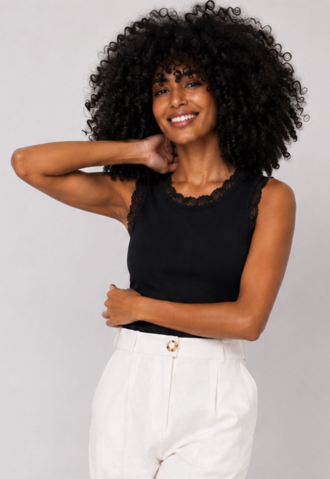 Regata em Viscose Canelada com Renda Preta