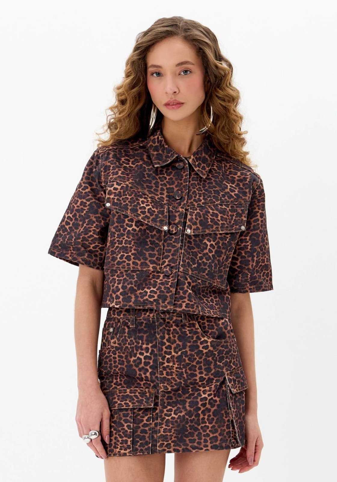Vista 2 Camisa Manga Curta Sarja Animal Print My Favorite Things preto