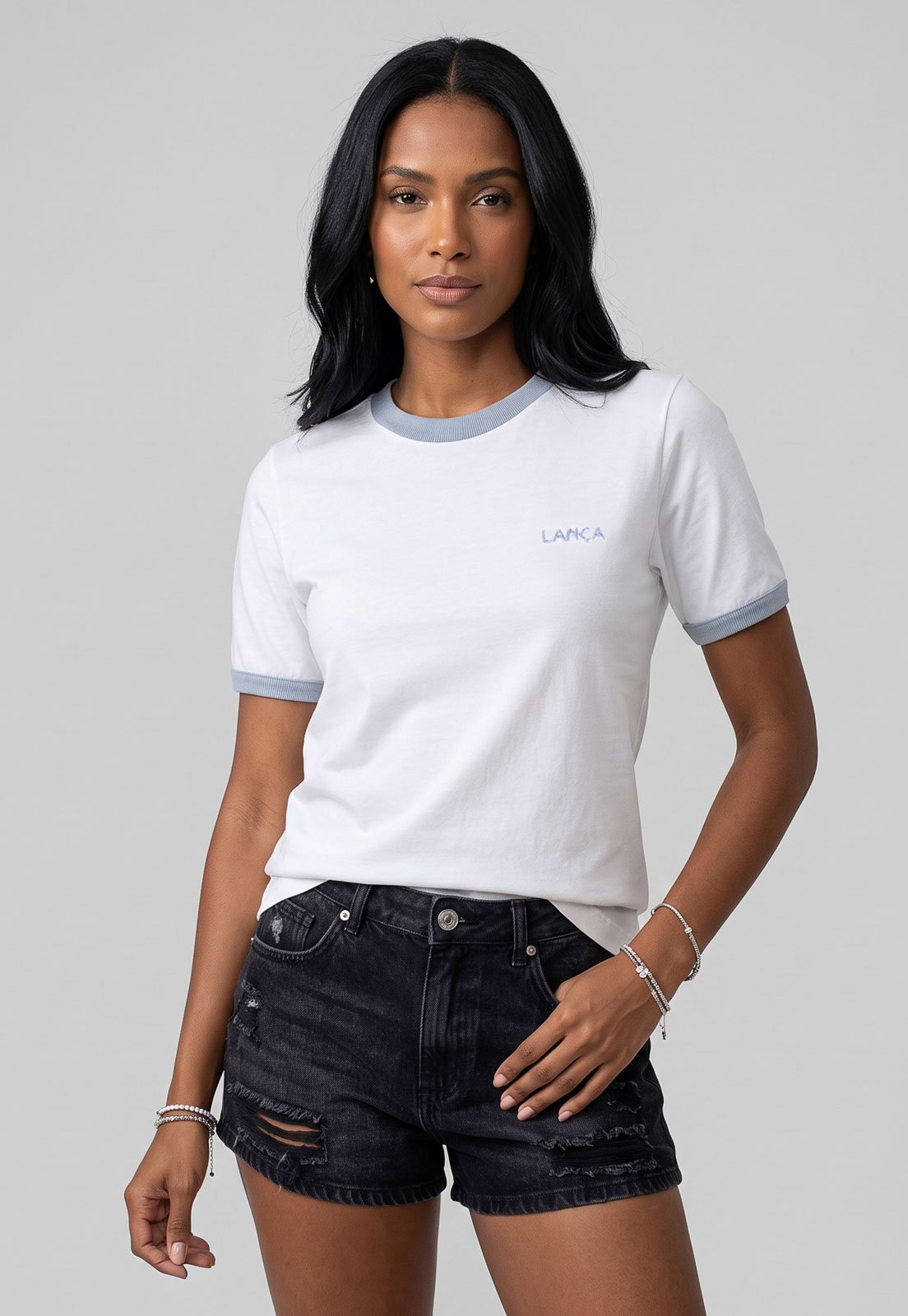 Camiseta Feminina Lança Perfume Detalhe Contraste Branca