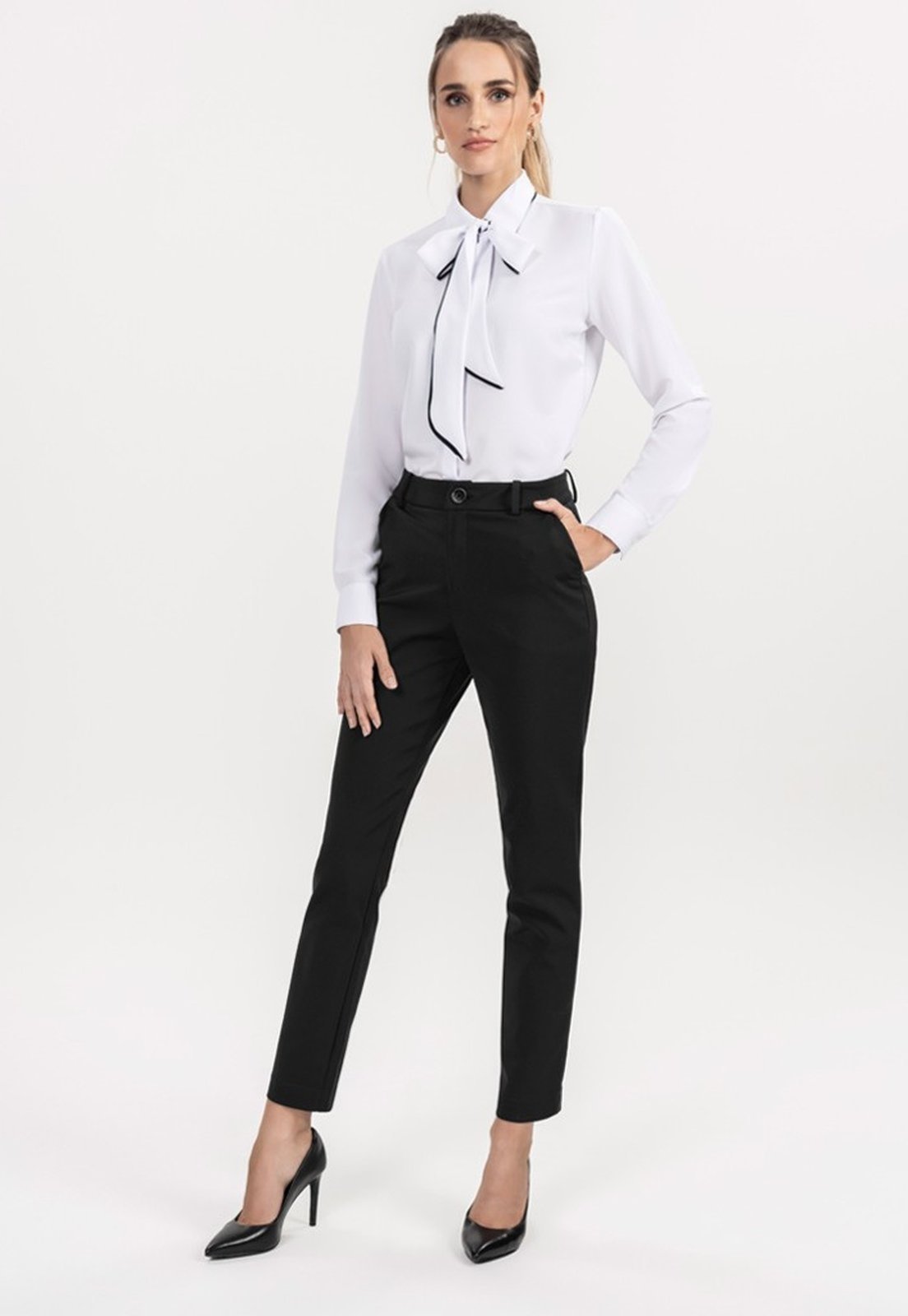 Calça Preta Reta Slim de Alfaiataria Lorena