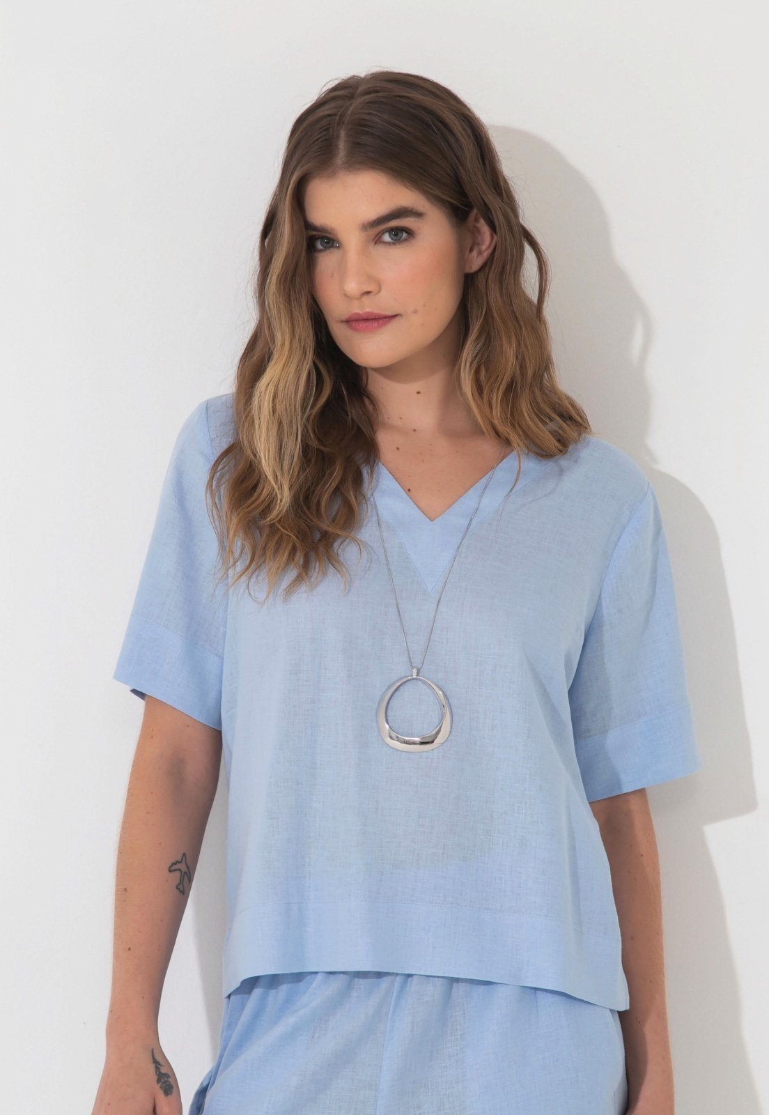 Blusa Linho Traymon Decote V Azul Claro