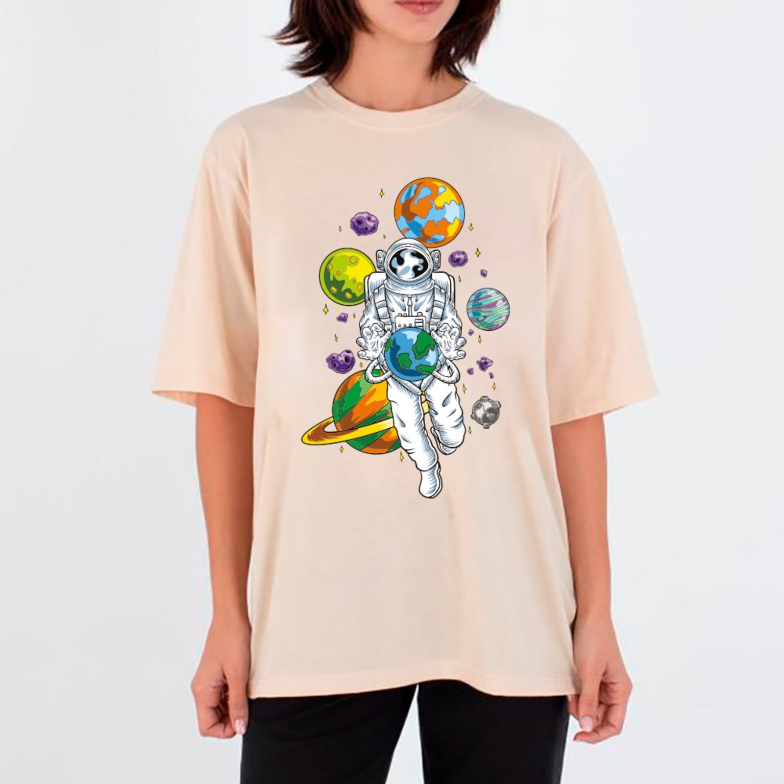 Vista 2 Camiseta Ousy Unissex Streetwear Astronauta Segurando a Terra Arte Cósmica Oversized Off White off-white white ousy off-white white