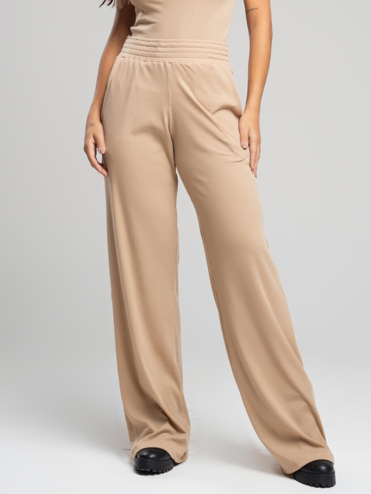 Calça Pantalona Wide Leg Canelada Vicbela Cintura Alta Moda Casual Bege